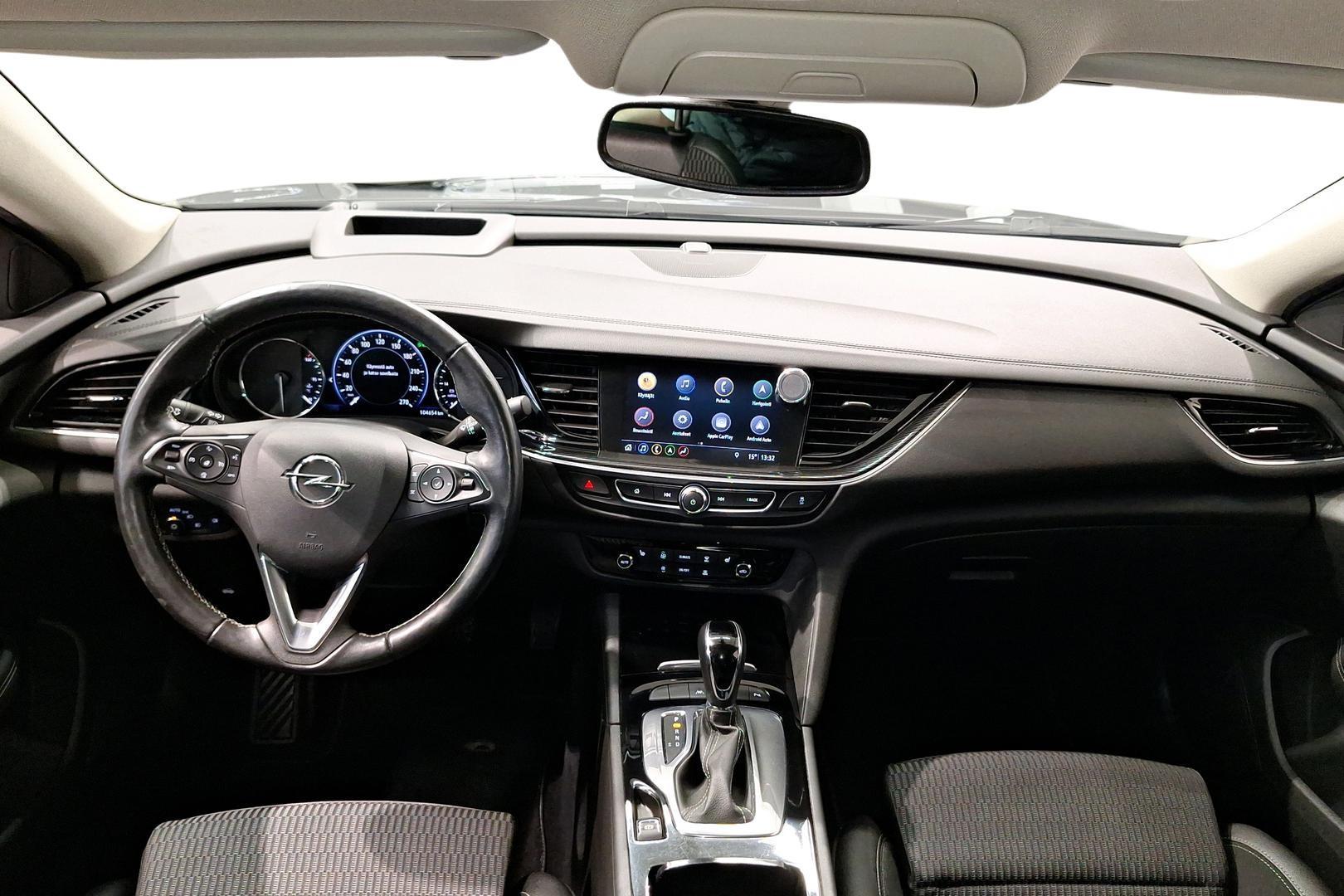 Opel Insignia 11