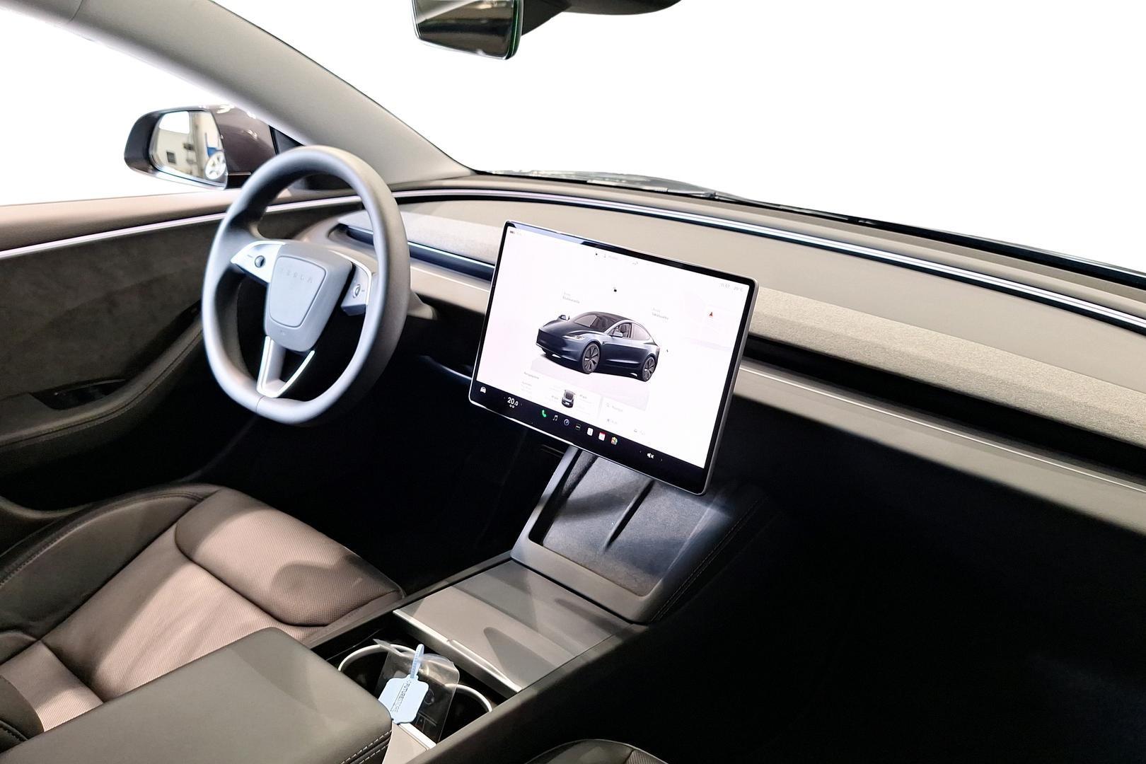 Tesla Model 3 2024