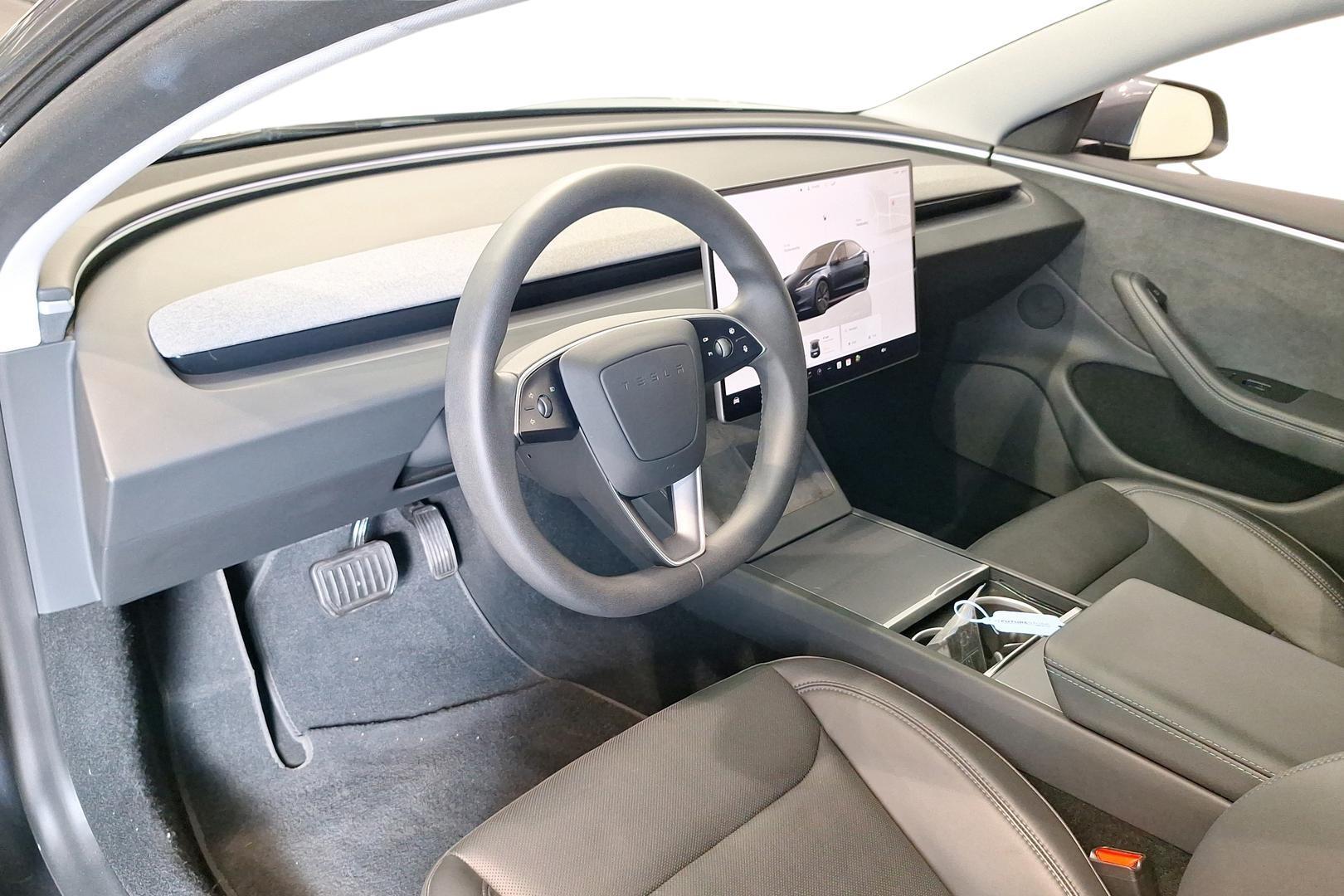 Tesla Model 3 2024