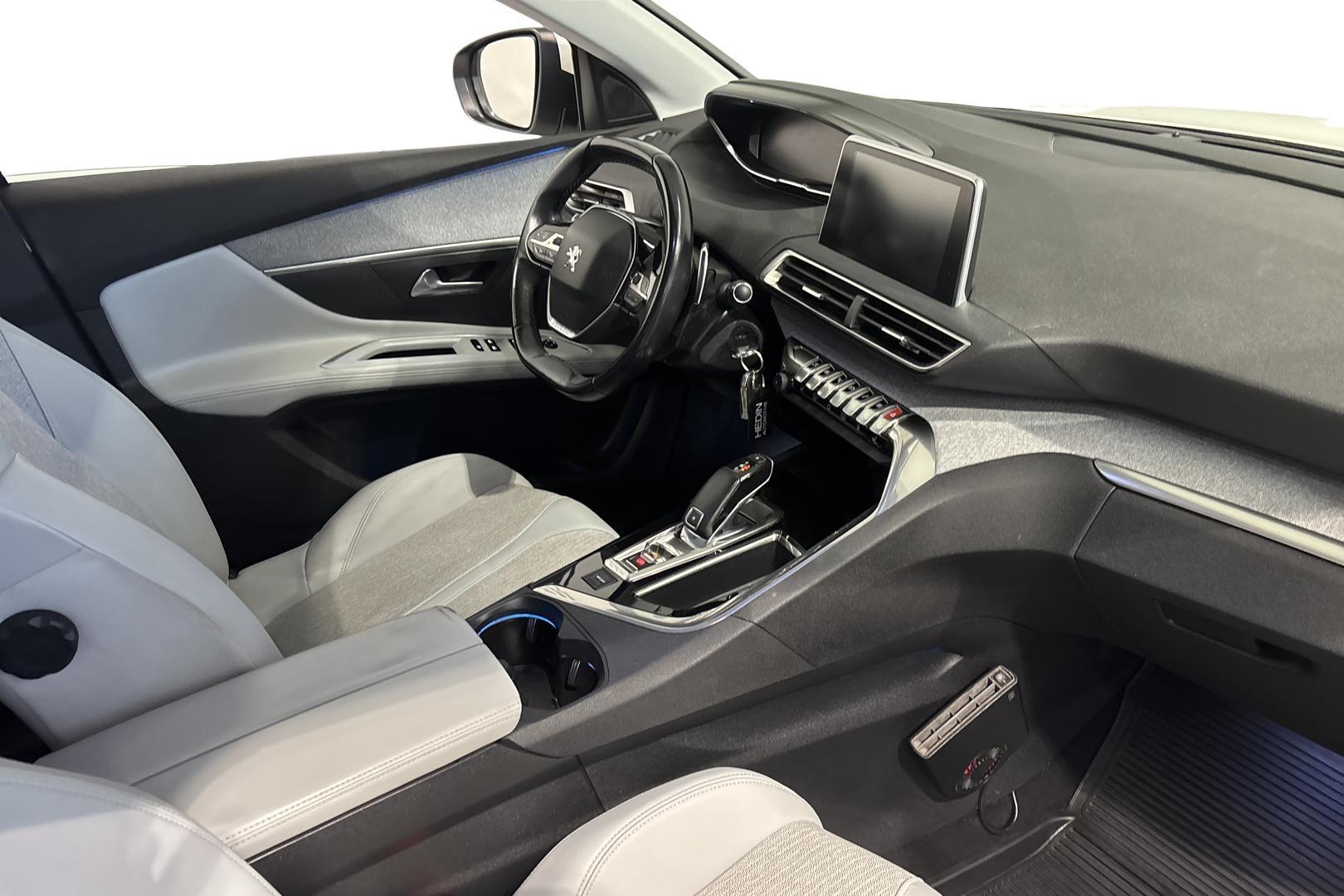 PEUGEOT 5008 2018