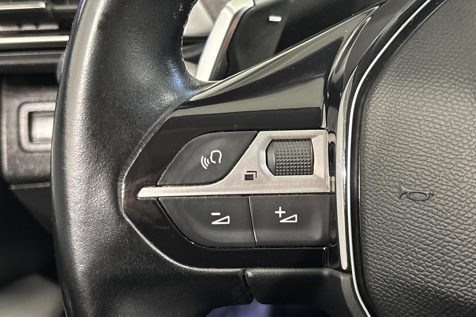 PEUGEOT 5008 2018