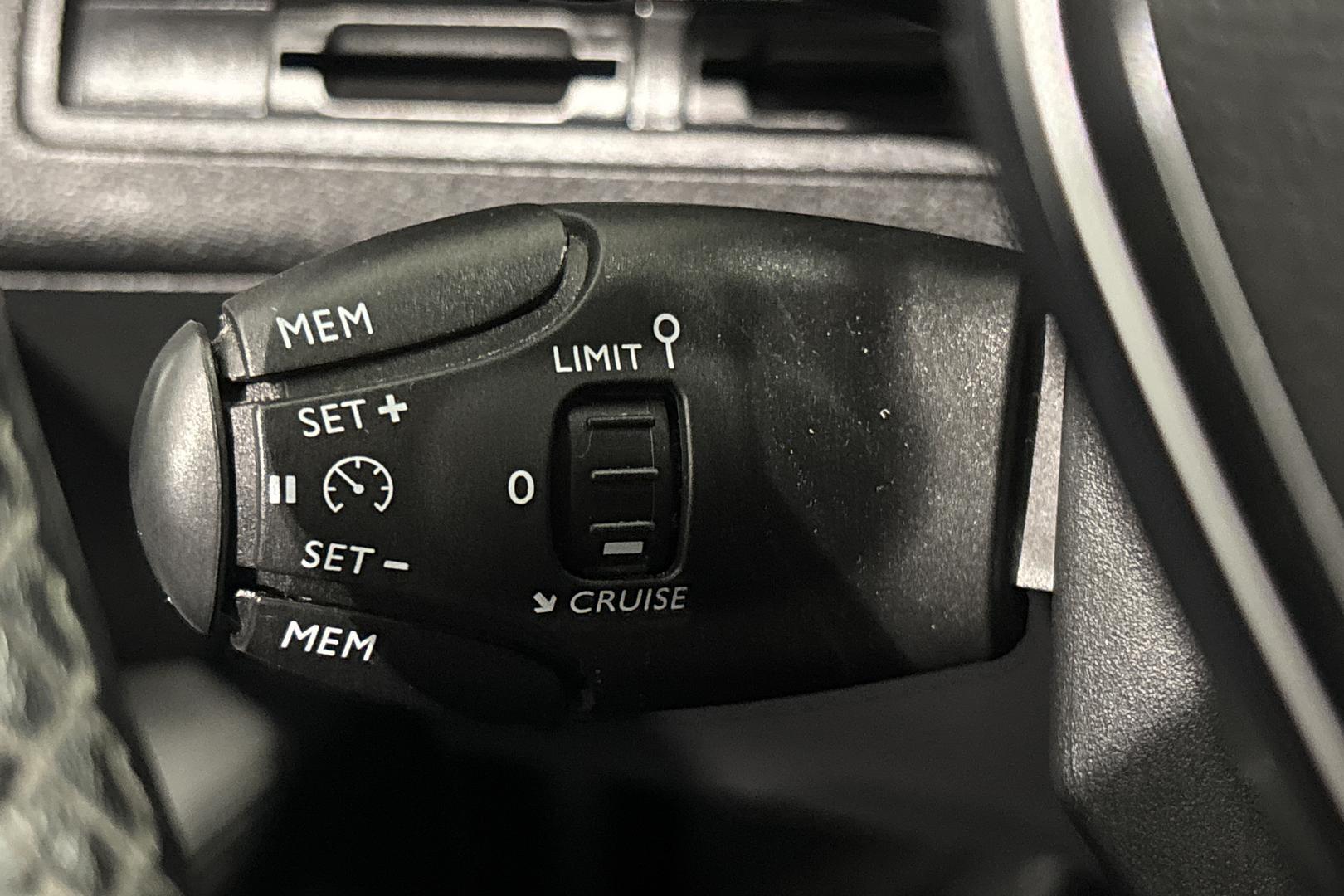 PEUGEOT 5008 2018