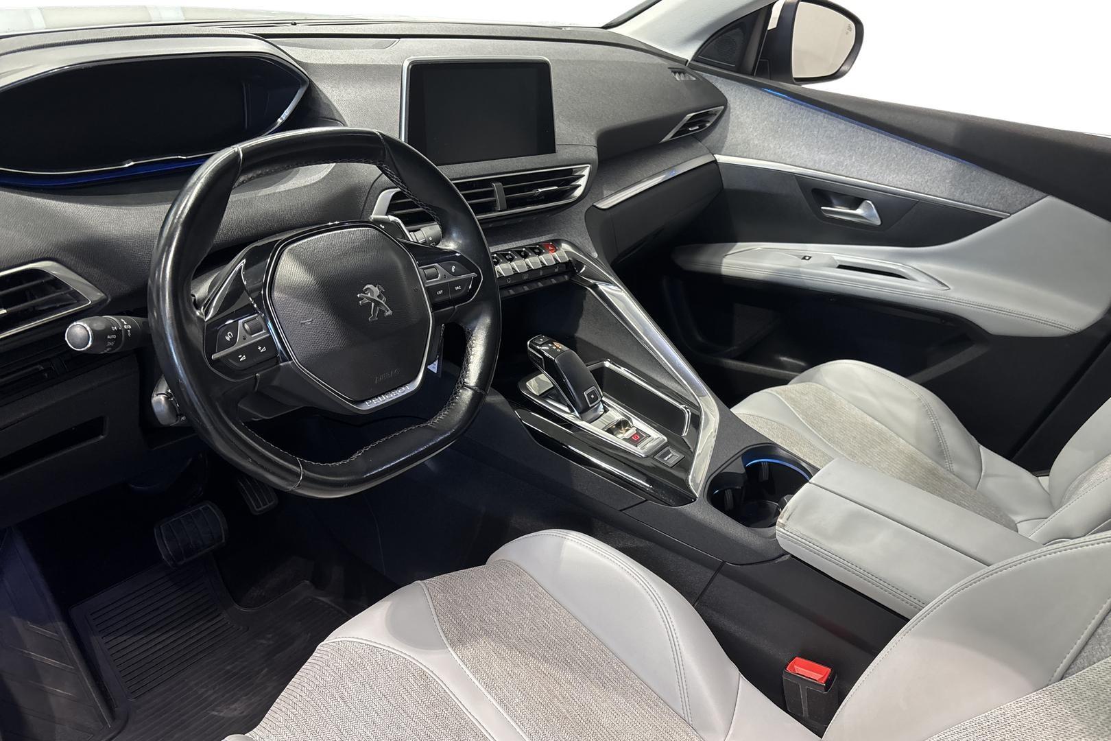 PEUGEOT 5008 2018