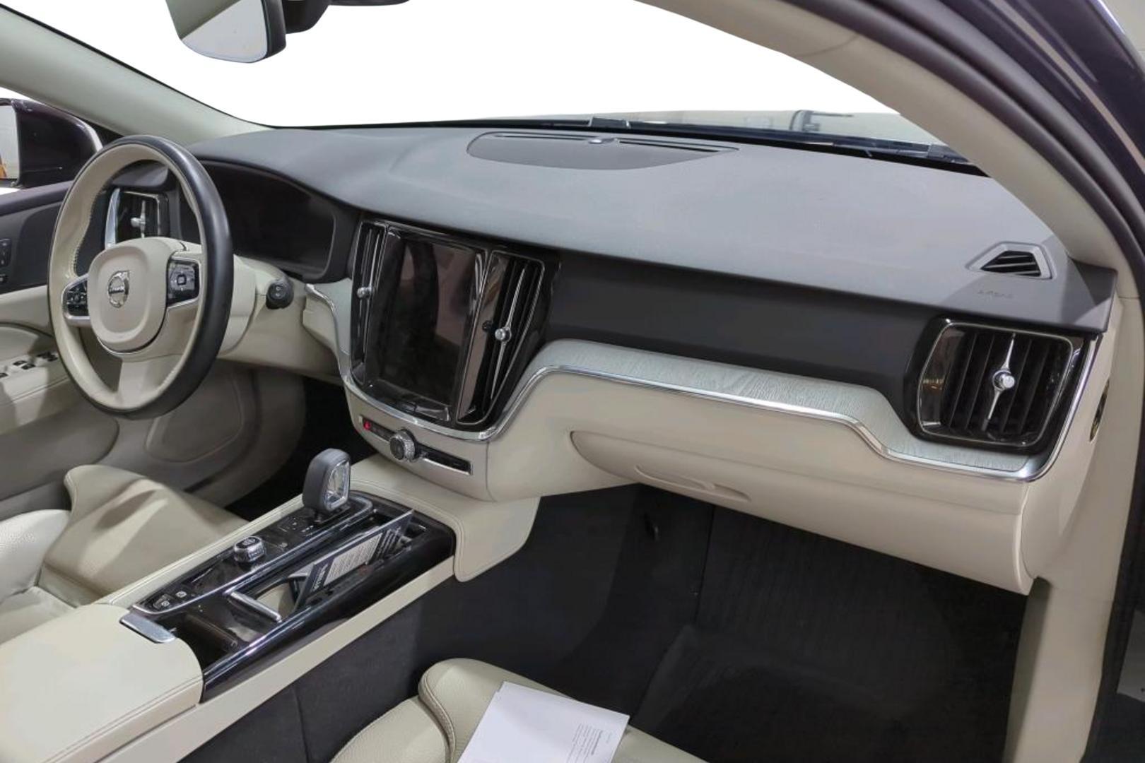 Volvo V60 2024