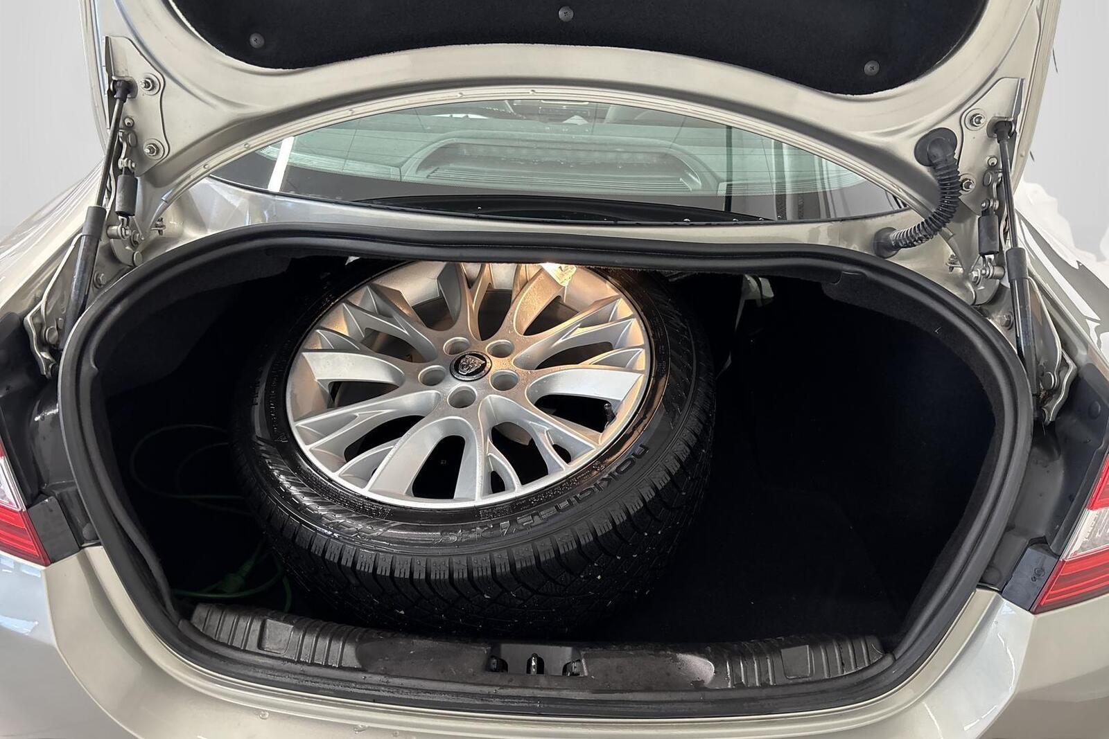 Jaguar XF 2011