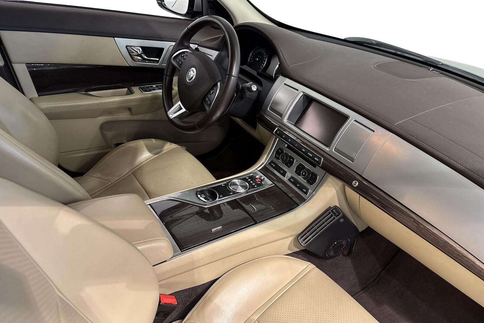 Jaguar XF 2011