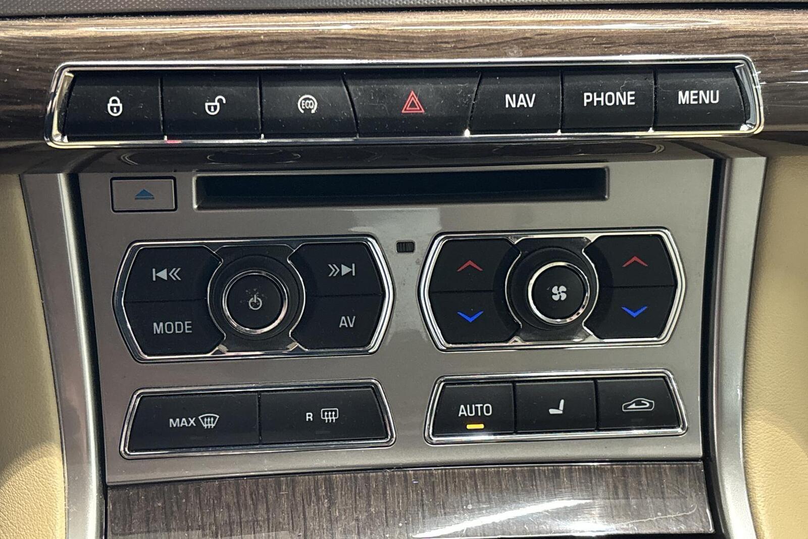 Jaguar XF 2011