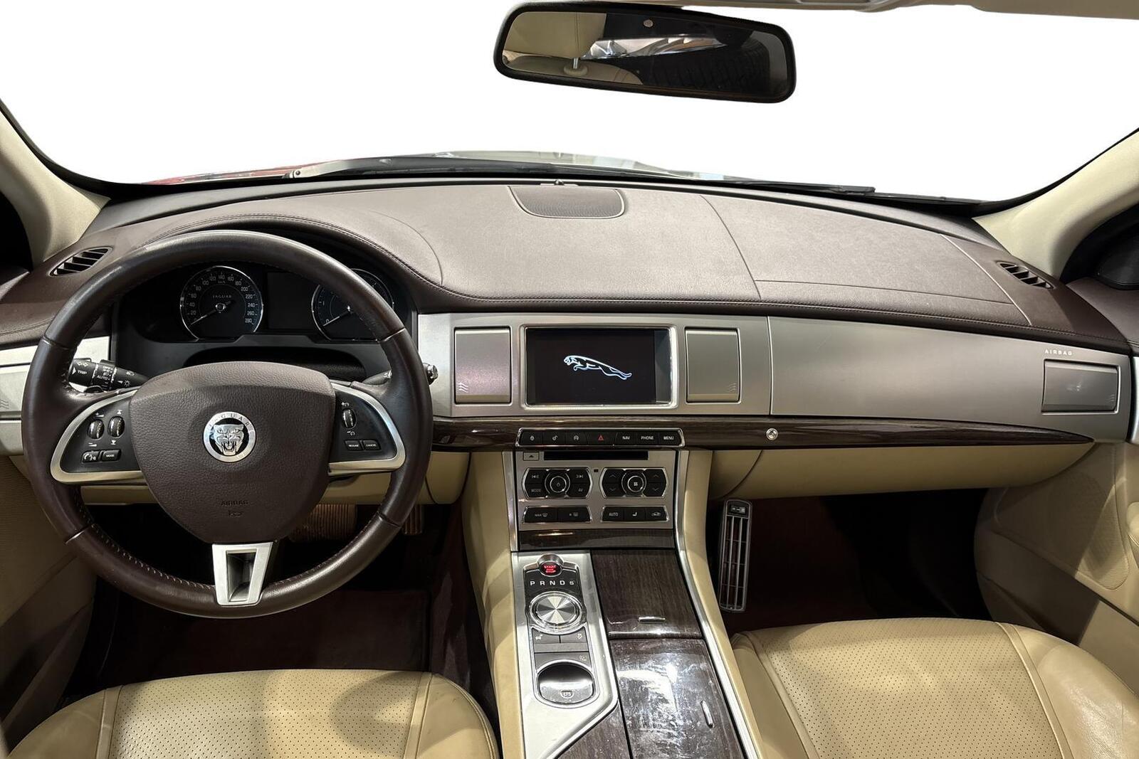 Jaguar XF 2011