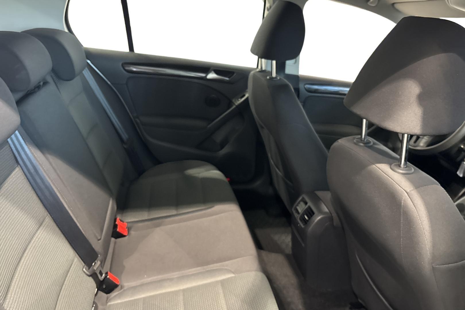 VOLKSWAGEN GOLF 2012