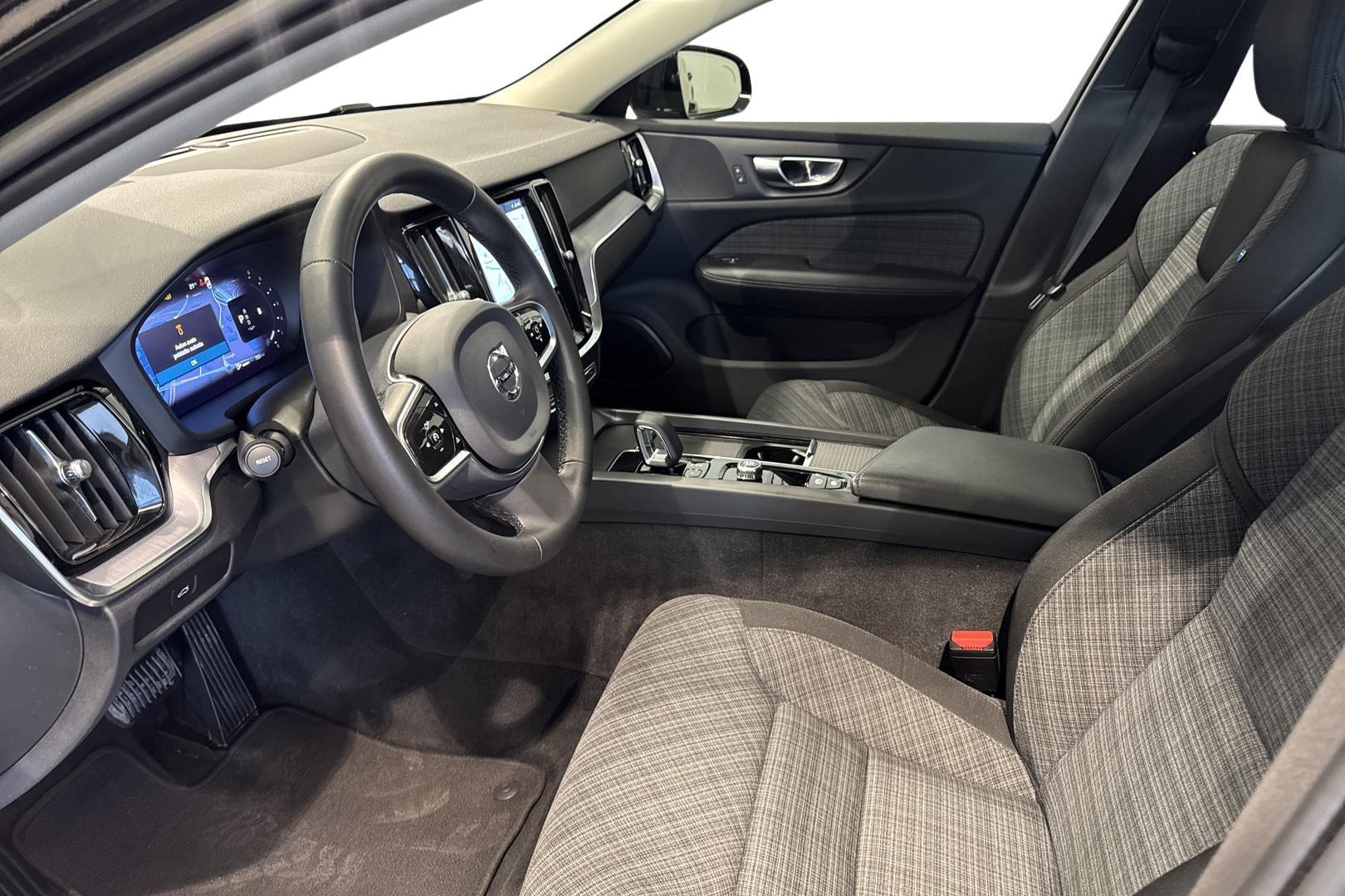 Volvo V60 Cross Country 2023