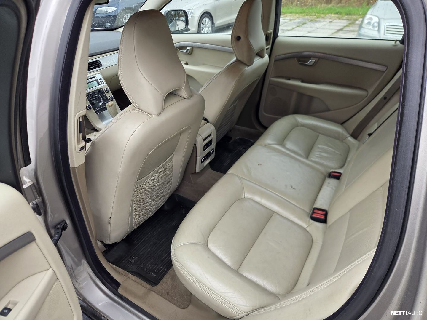 Volvo XC70 2010