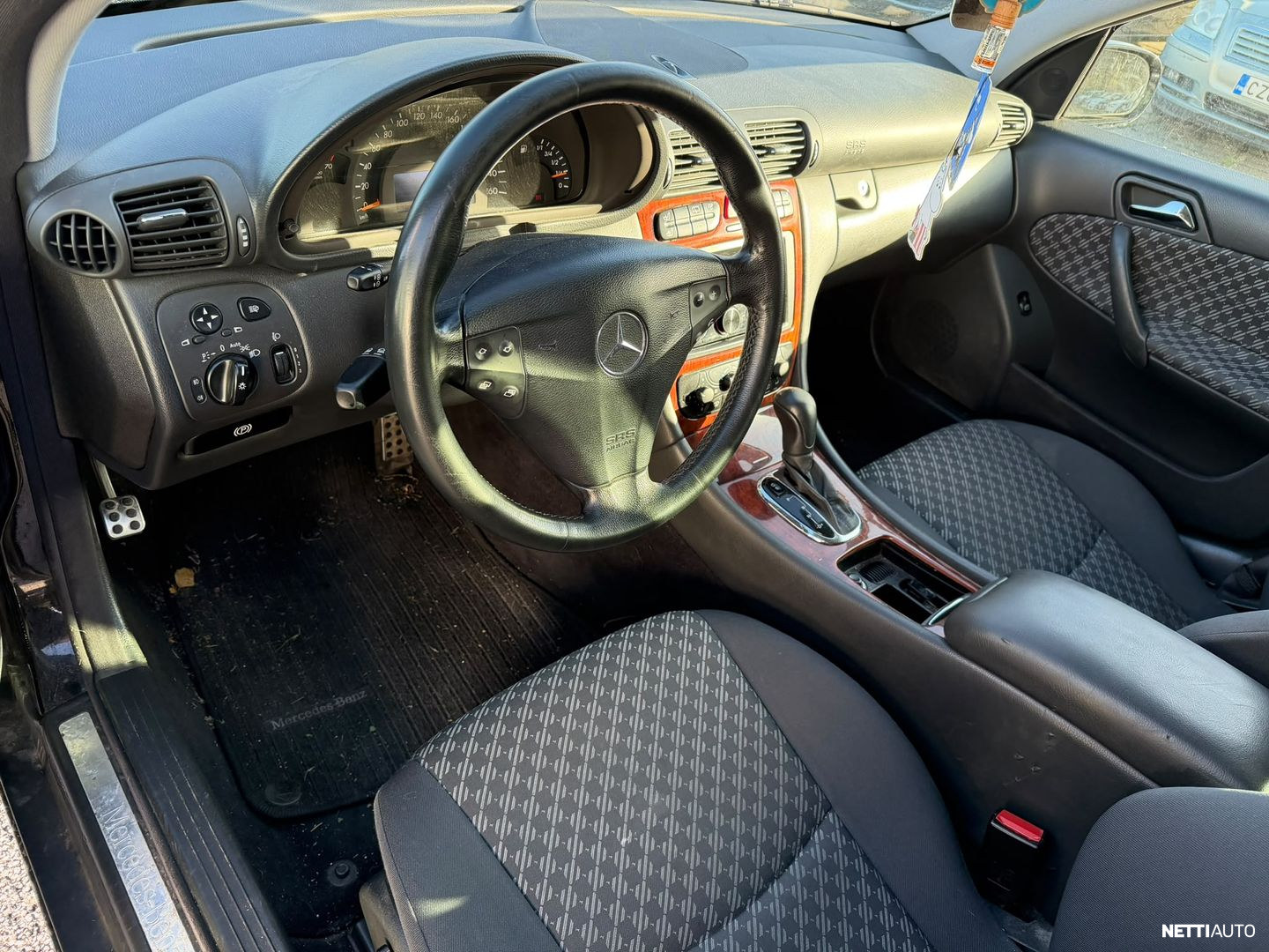Mercedes-Benz C 2004