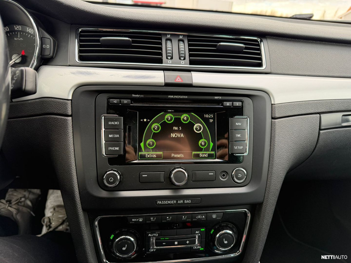 Skoda Superb 2012