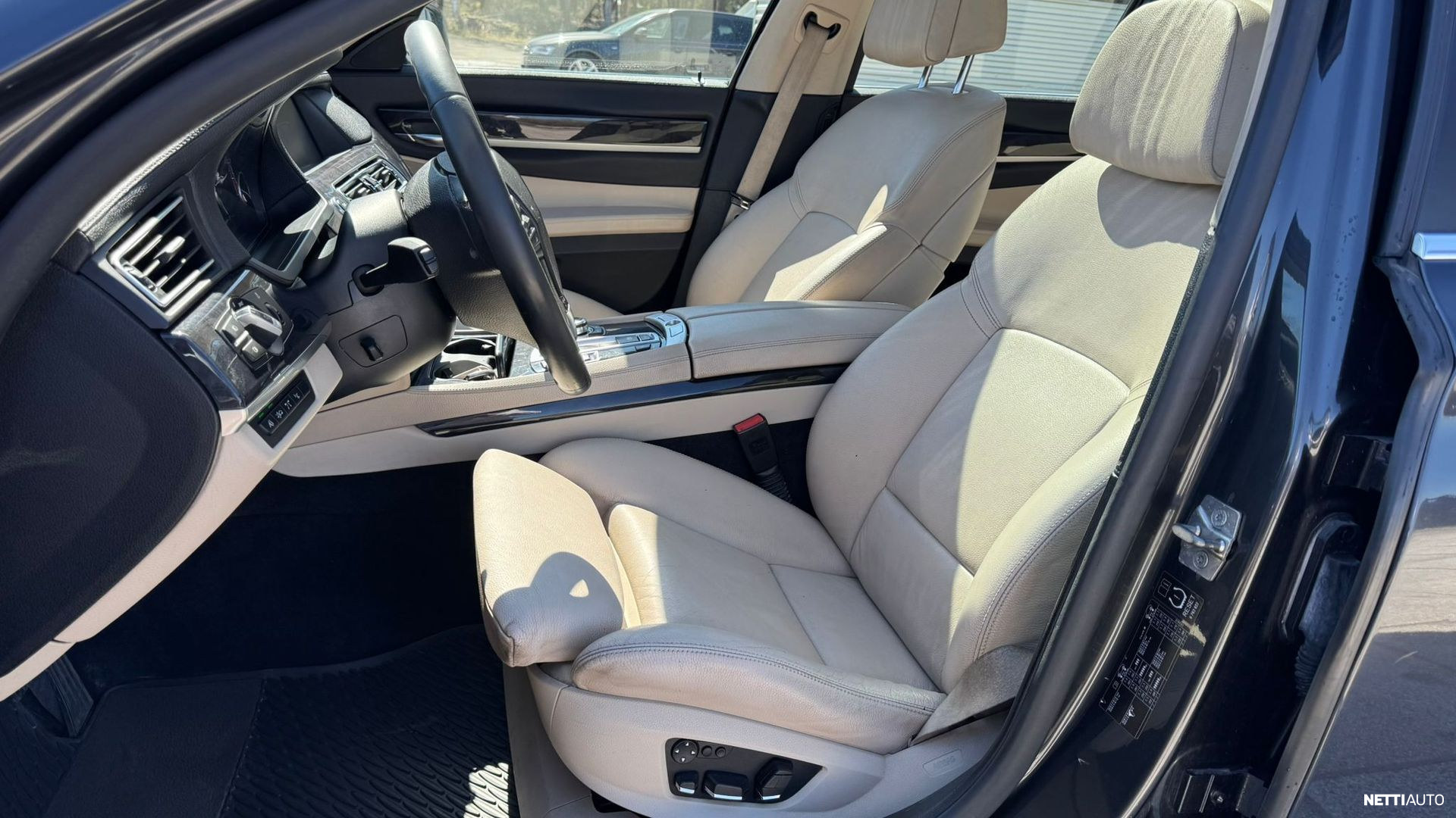 BMW 730 2010