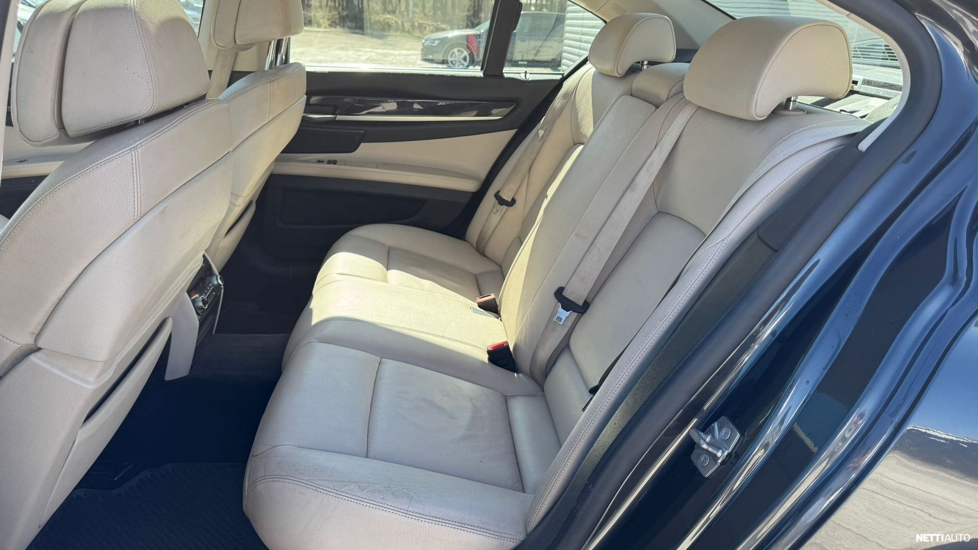 BMW 730 2010