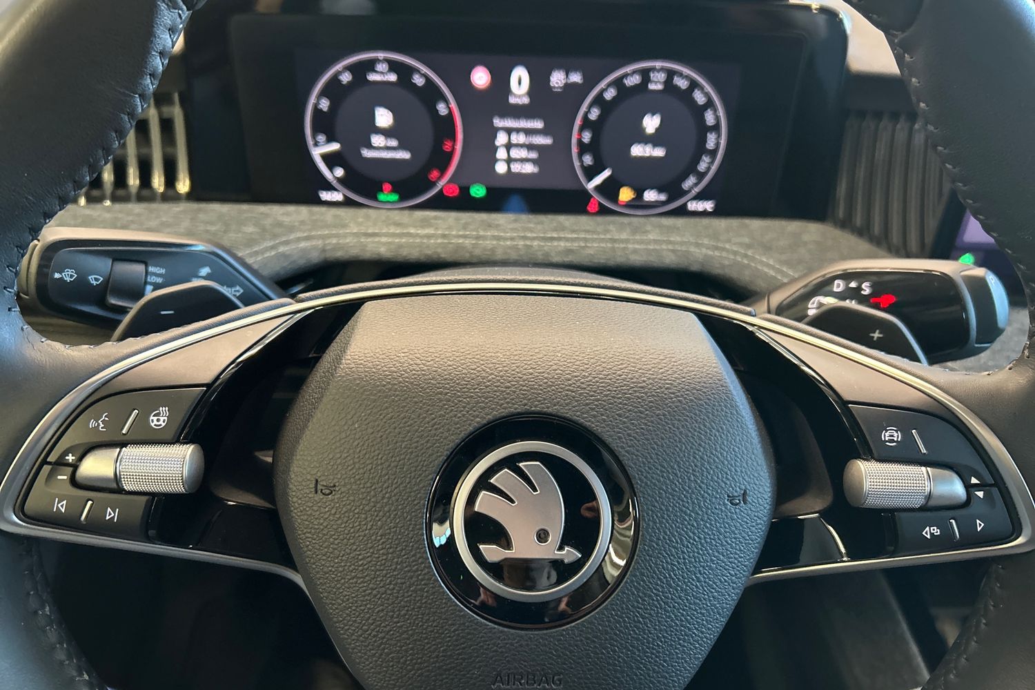 SKODA SUPERB 2025