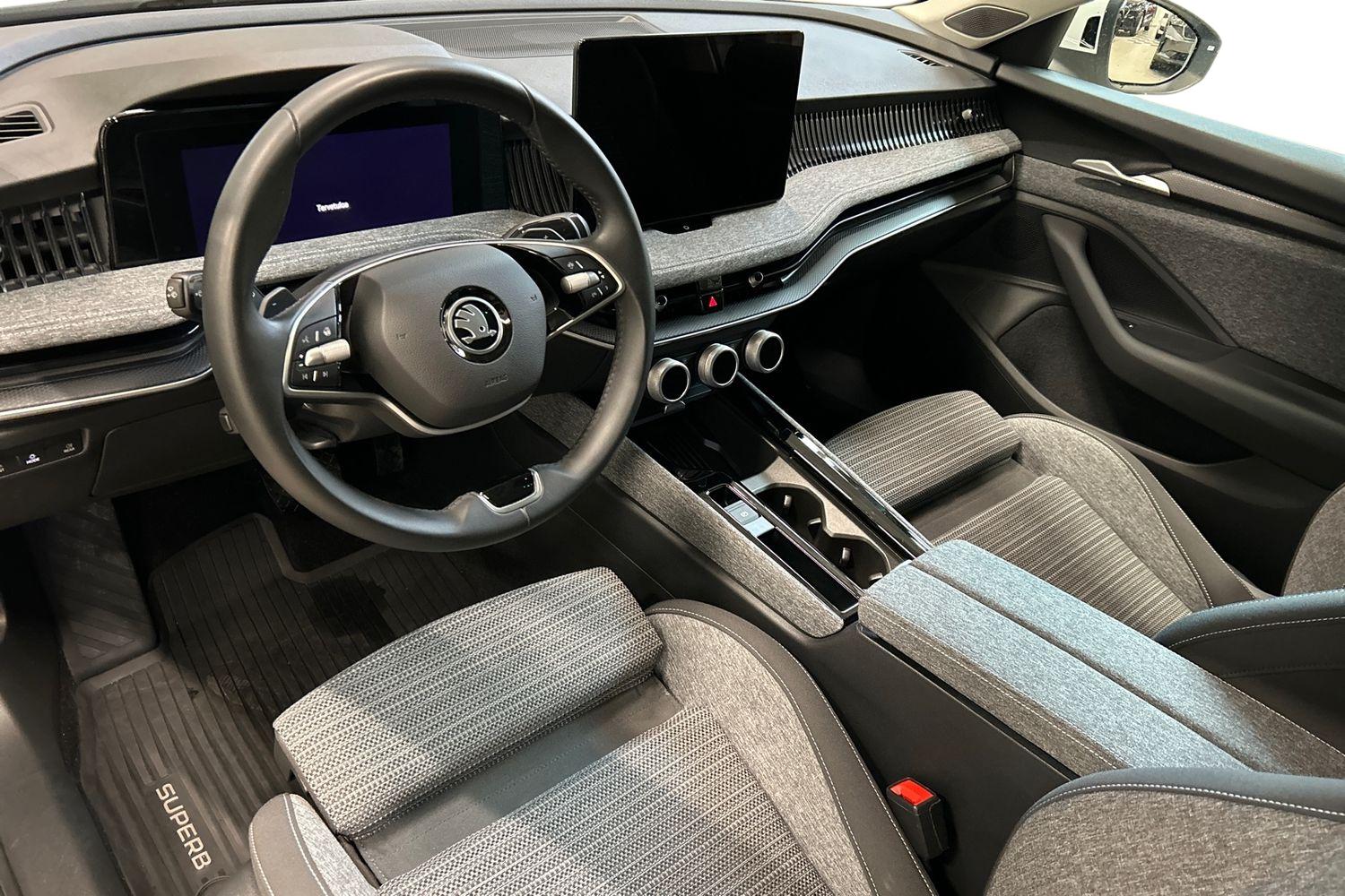 SKODA SUPERB 2025