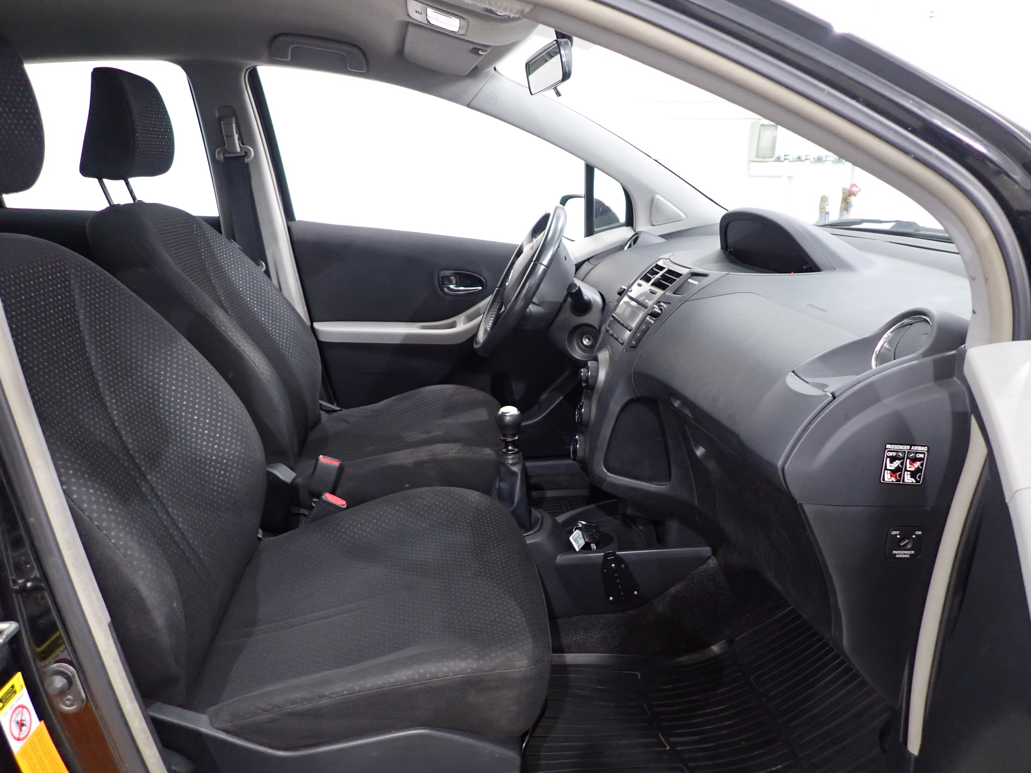 TOYOTA YARIS 2011