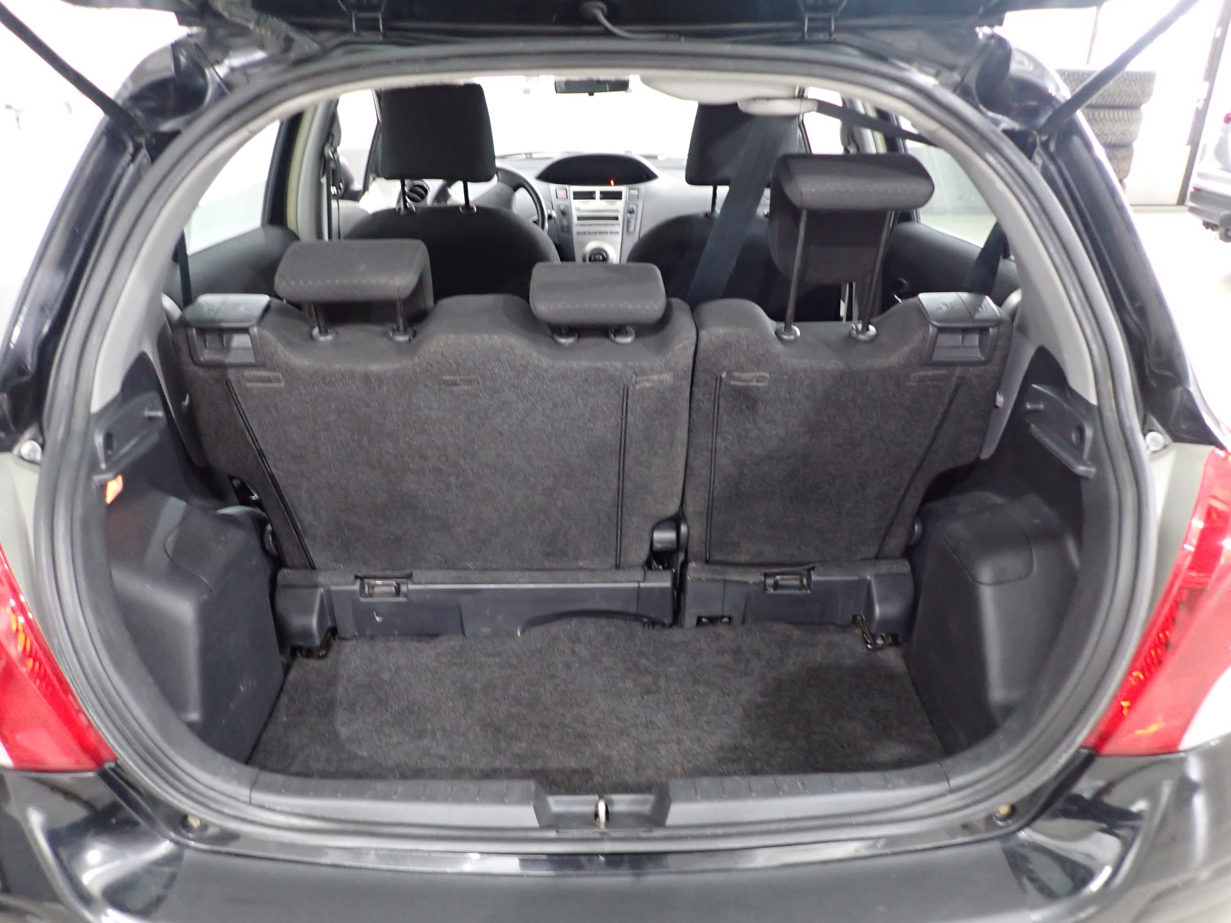 TOYOTA YARIS 2011