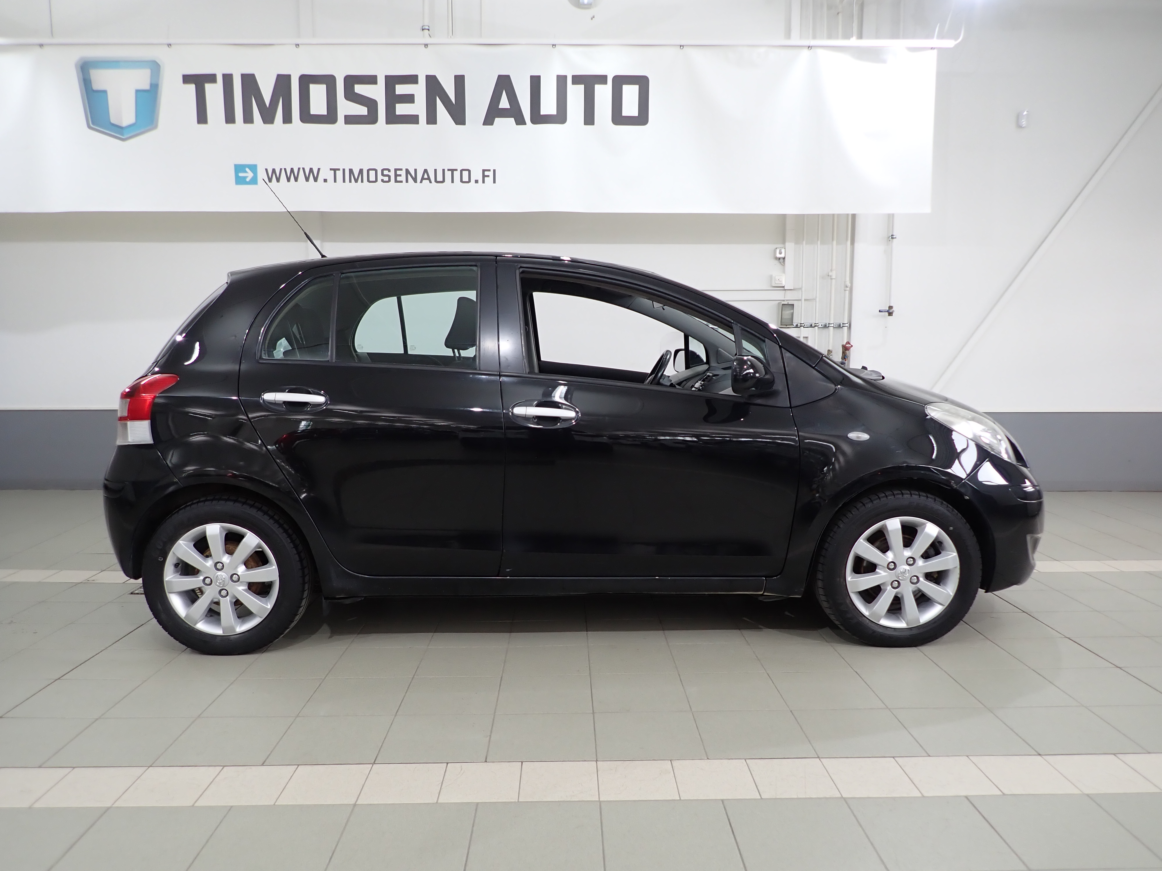 TOYOTA YARIS 2011