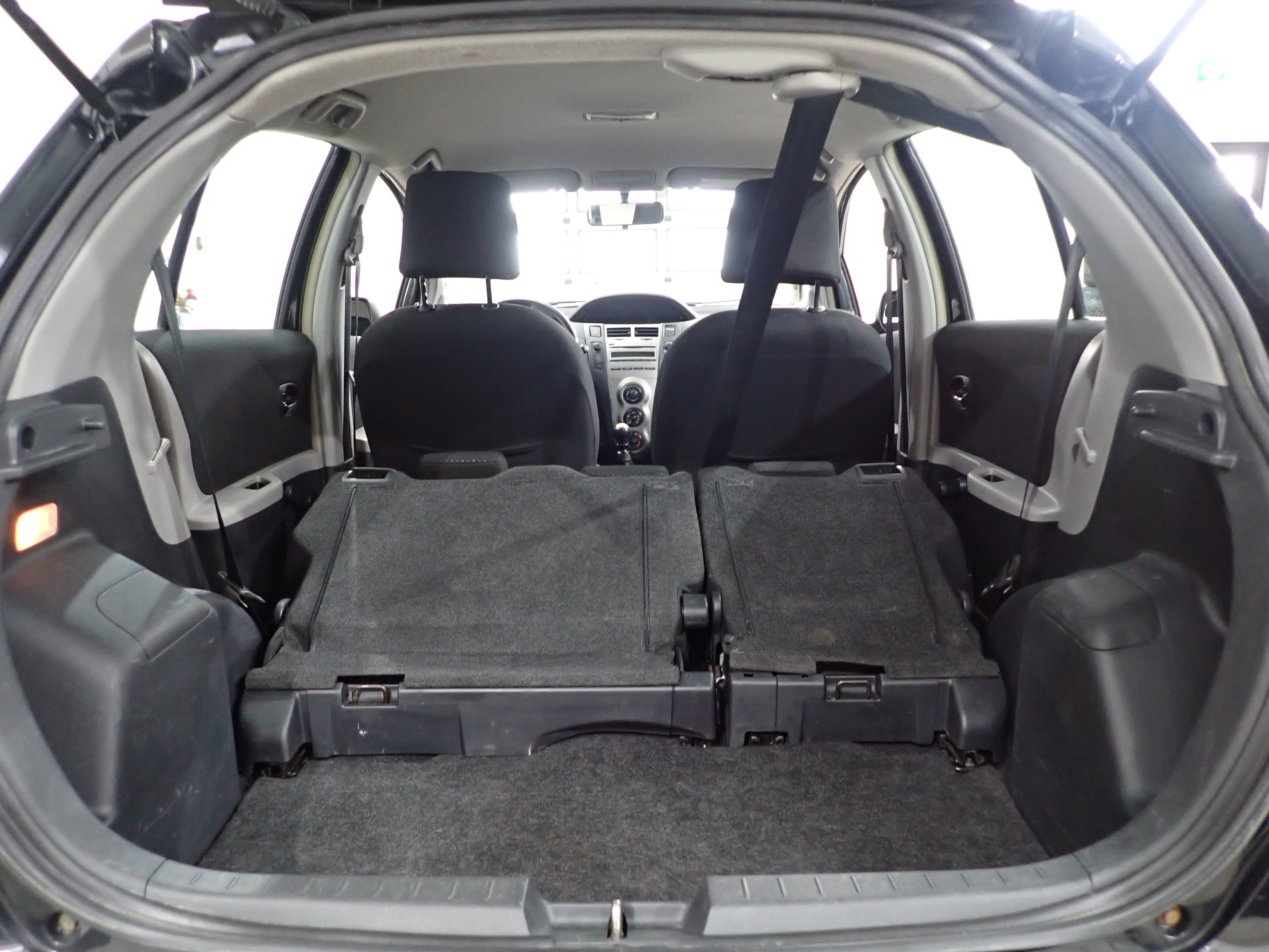 TOYOTA YARIS 2011