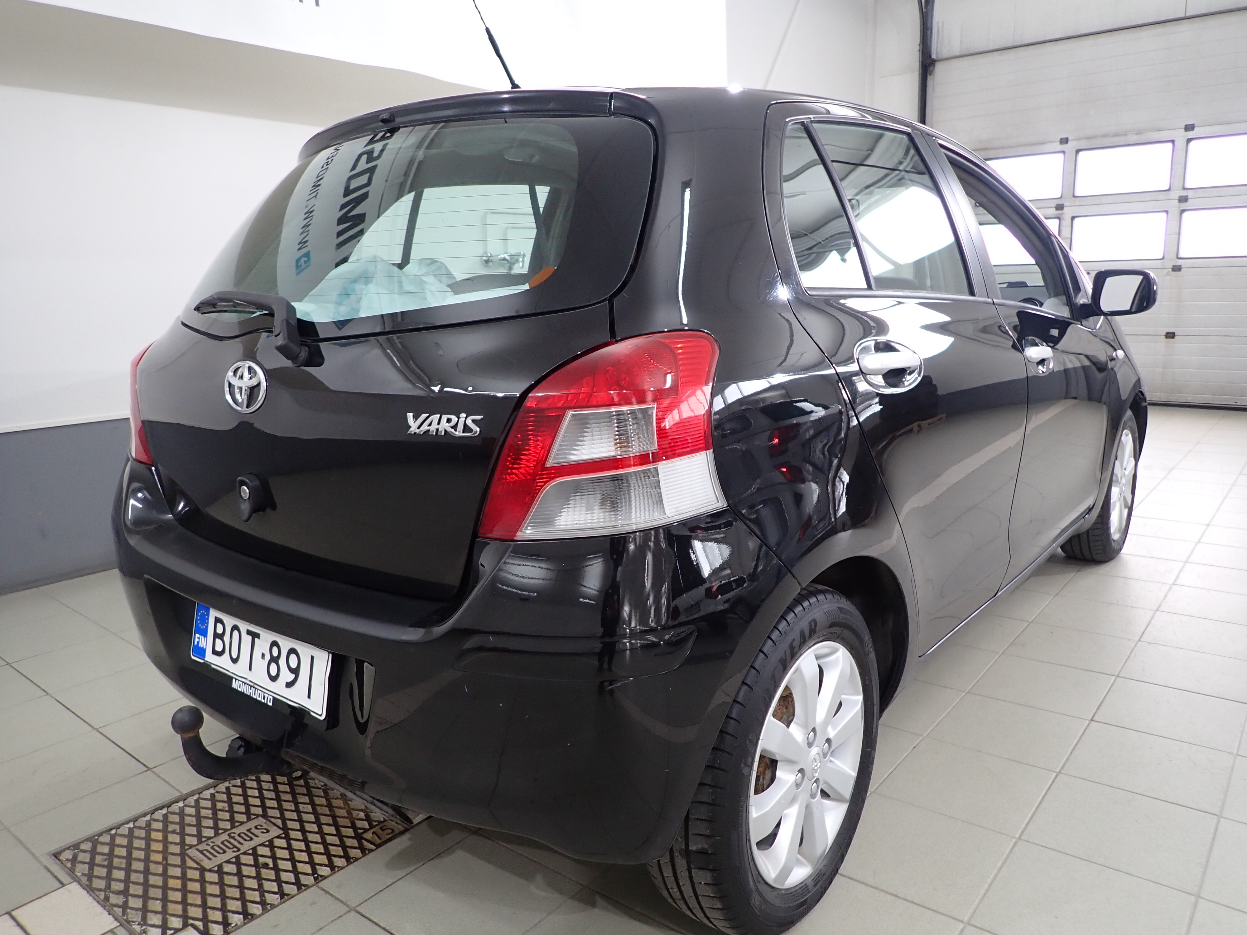 TOYOTA YARIS 2011