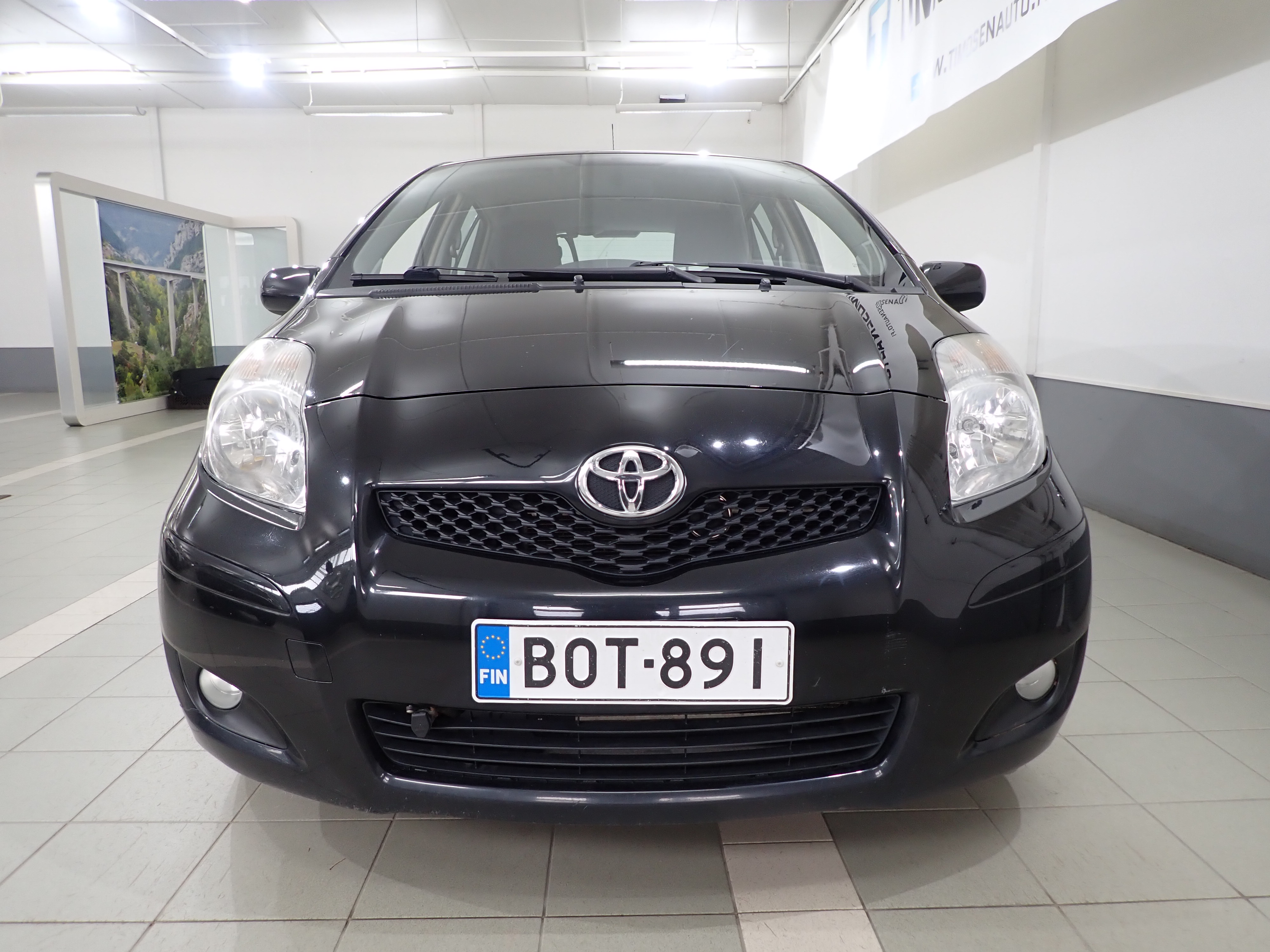 TOYOTA YARIS 2011