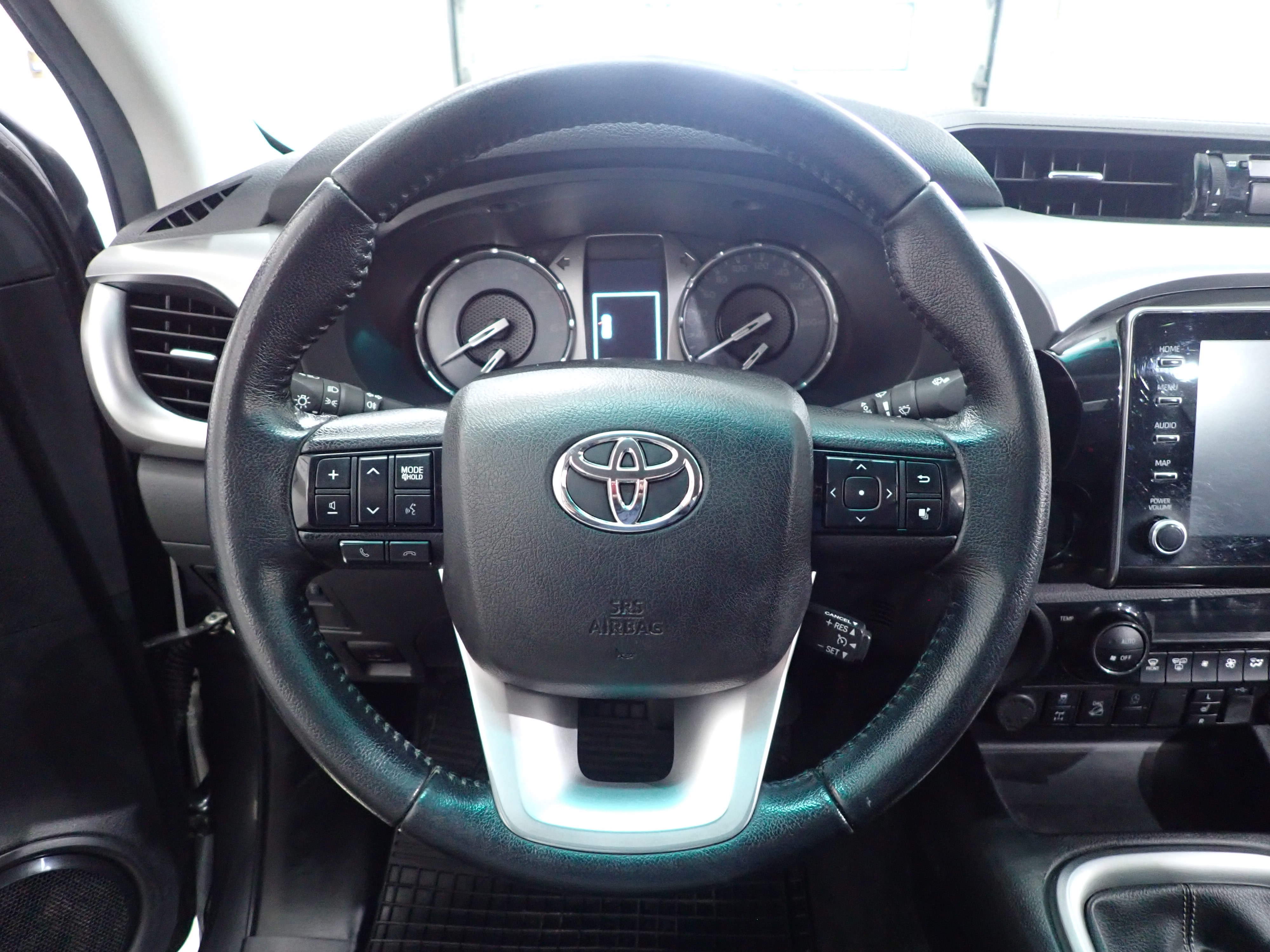 TOYOTA HILUX 2022