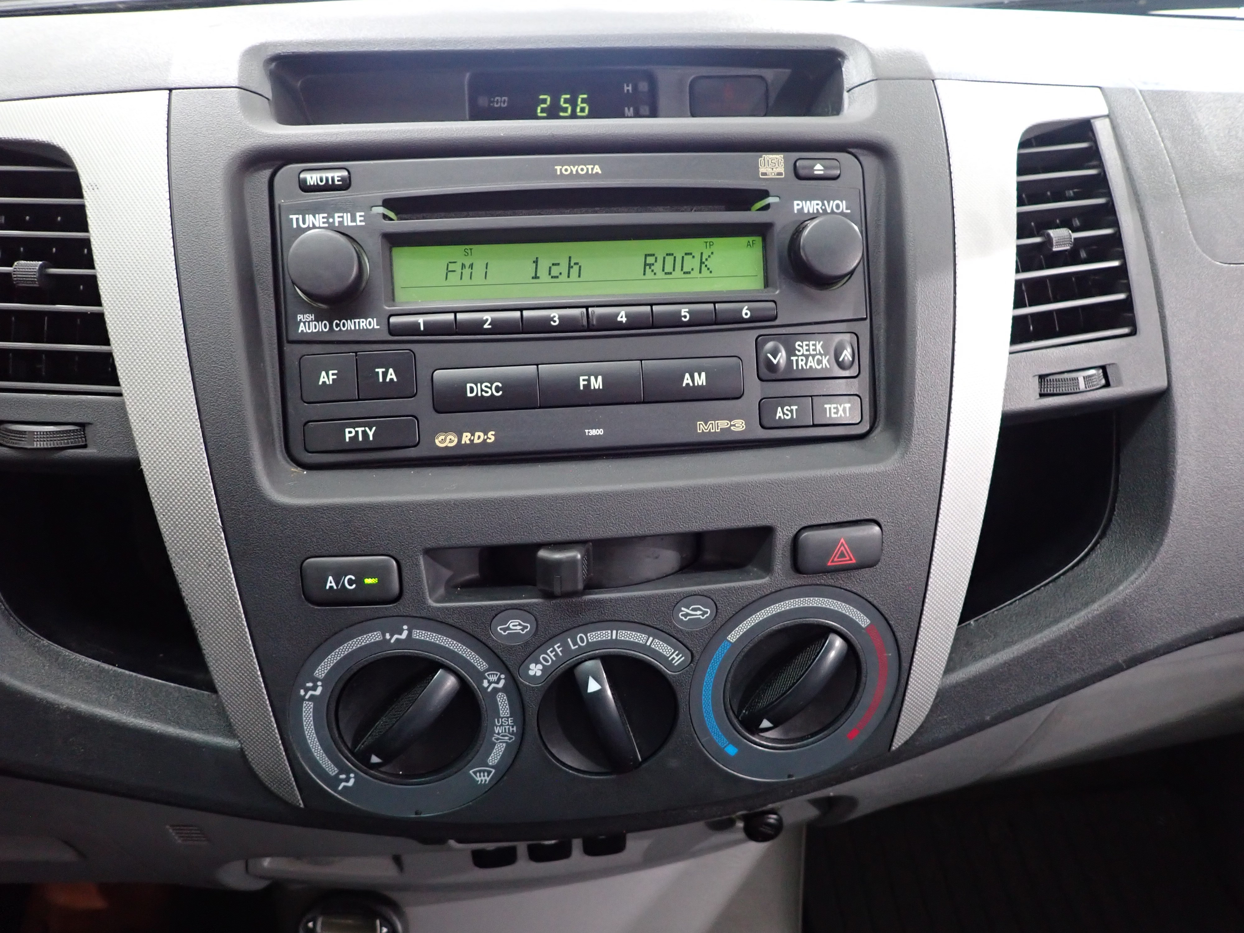 TOYOTA HILUX 2006