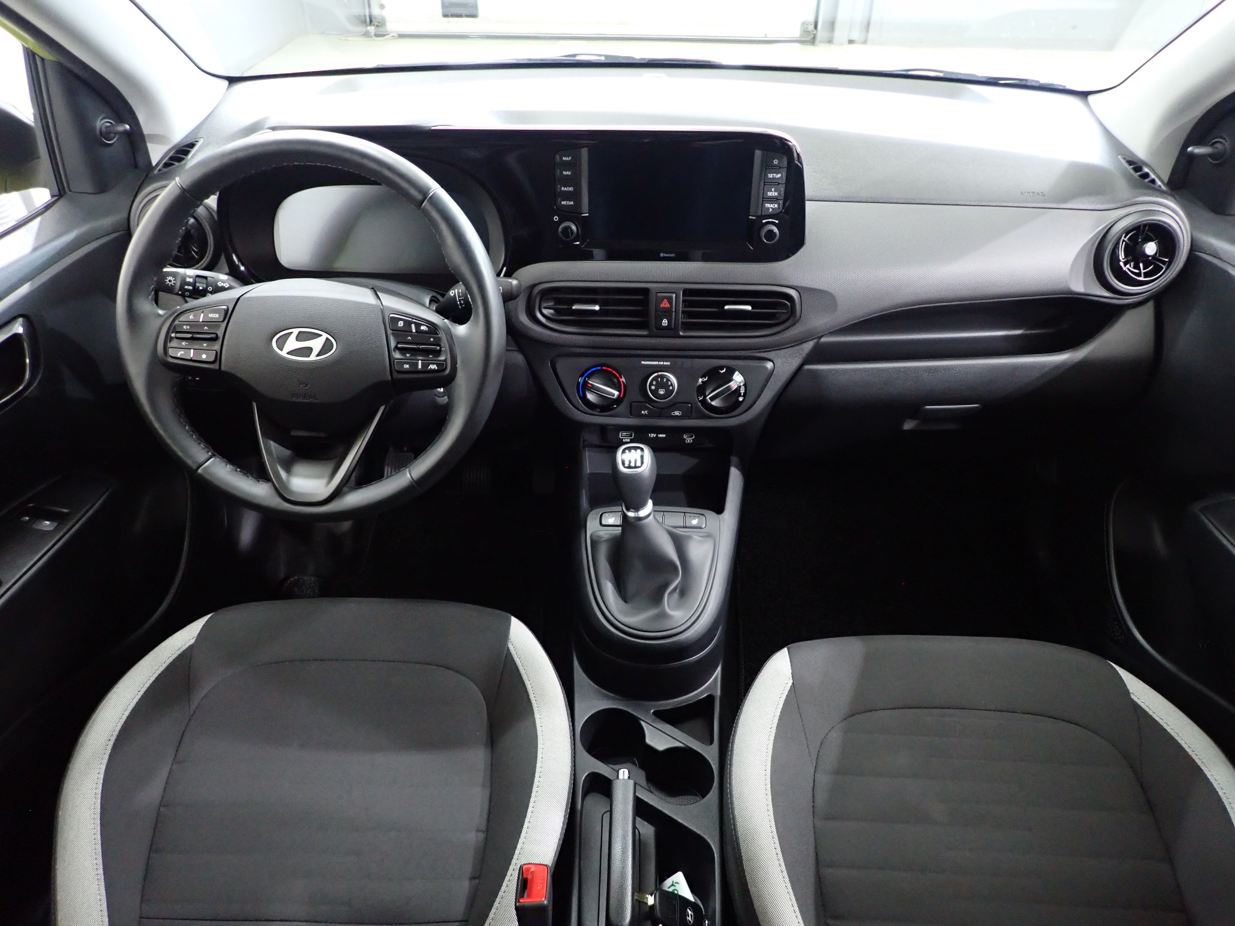 HYUNDAI i10 2024