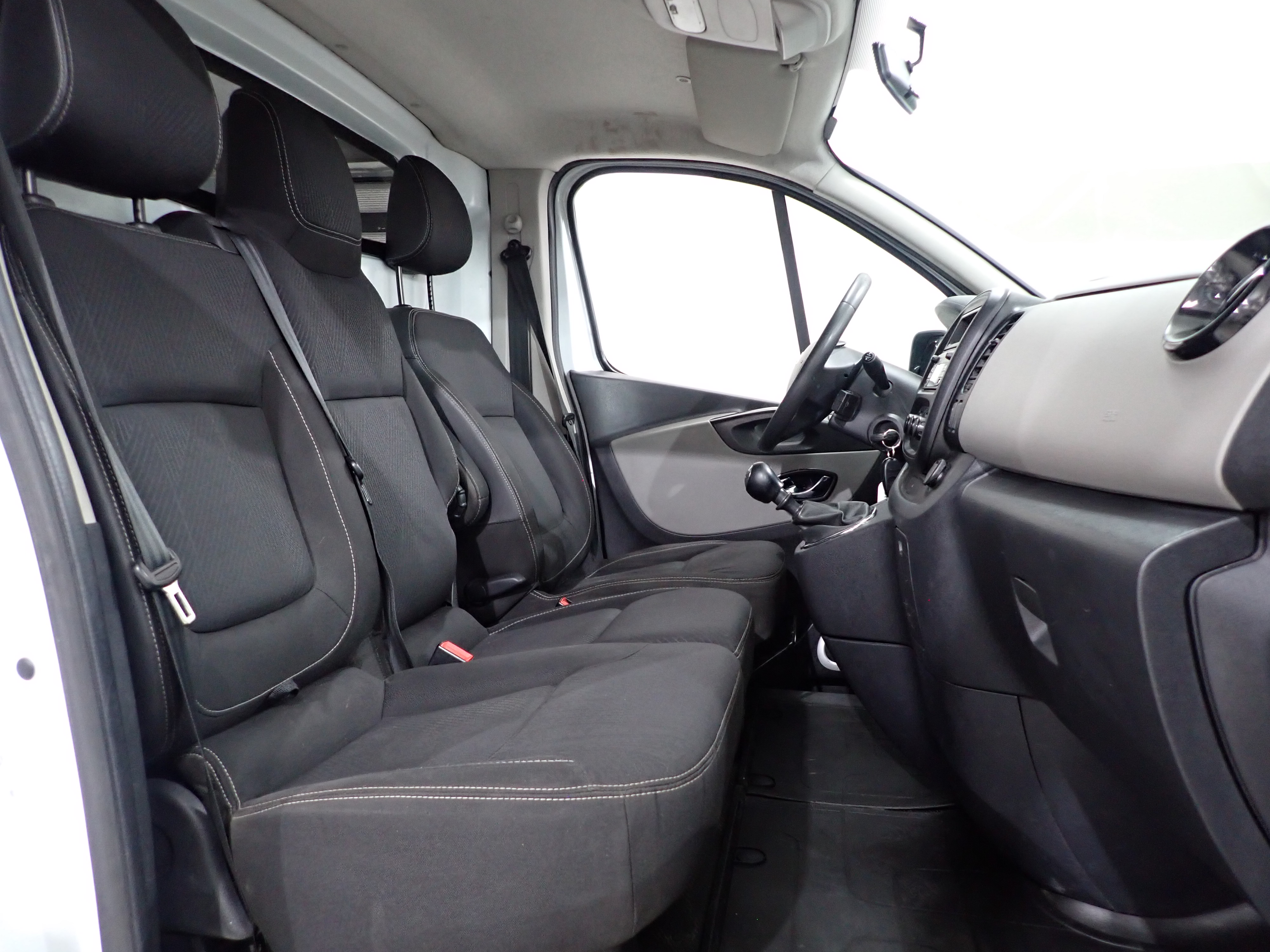 NISSAN NV300 2018