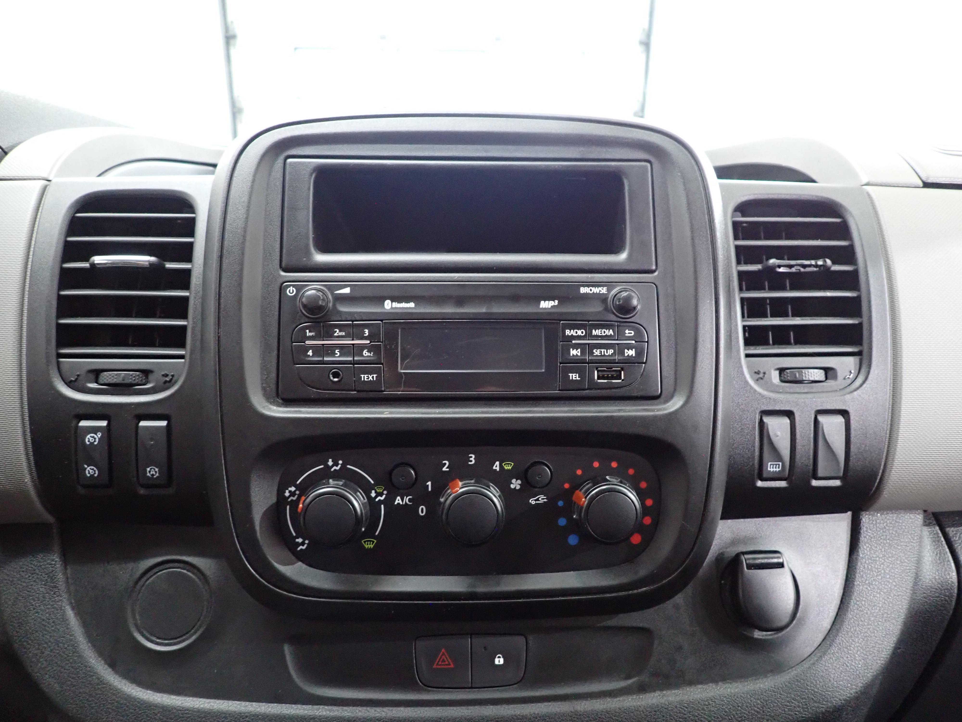 NISSAN NV300 2018