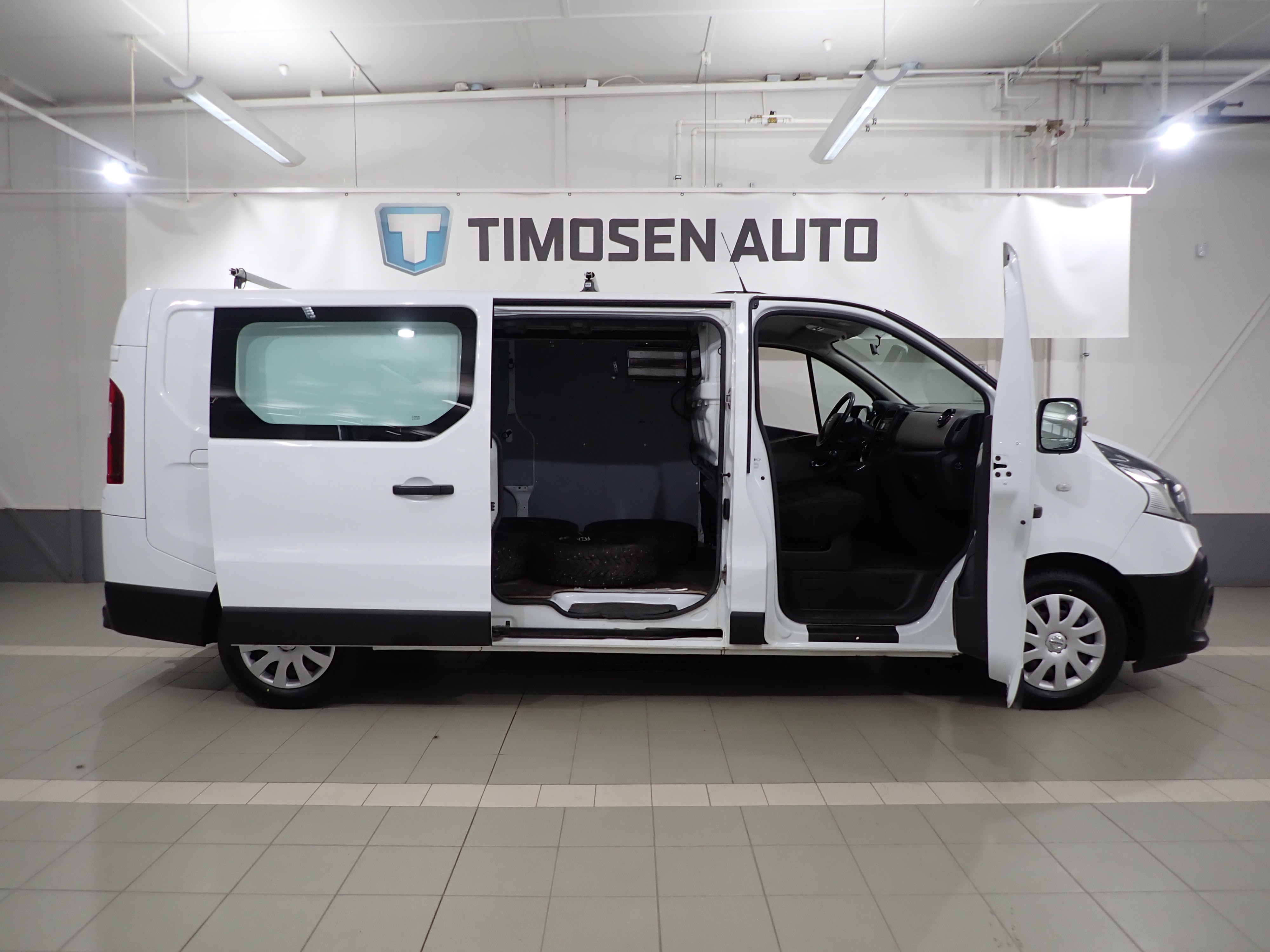 NISSAN NV300 2018