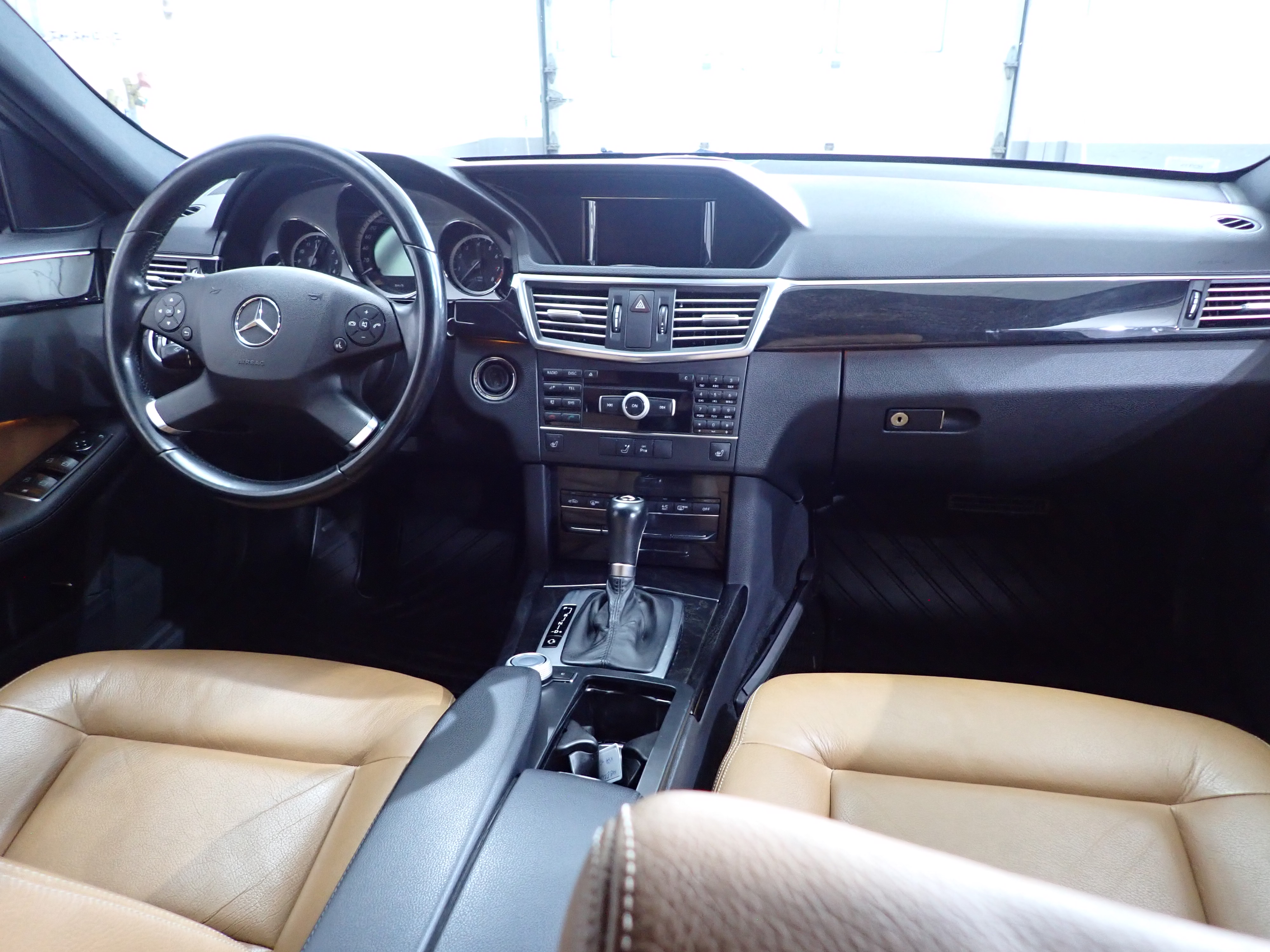 MERCEDES-BENZ E 2011