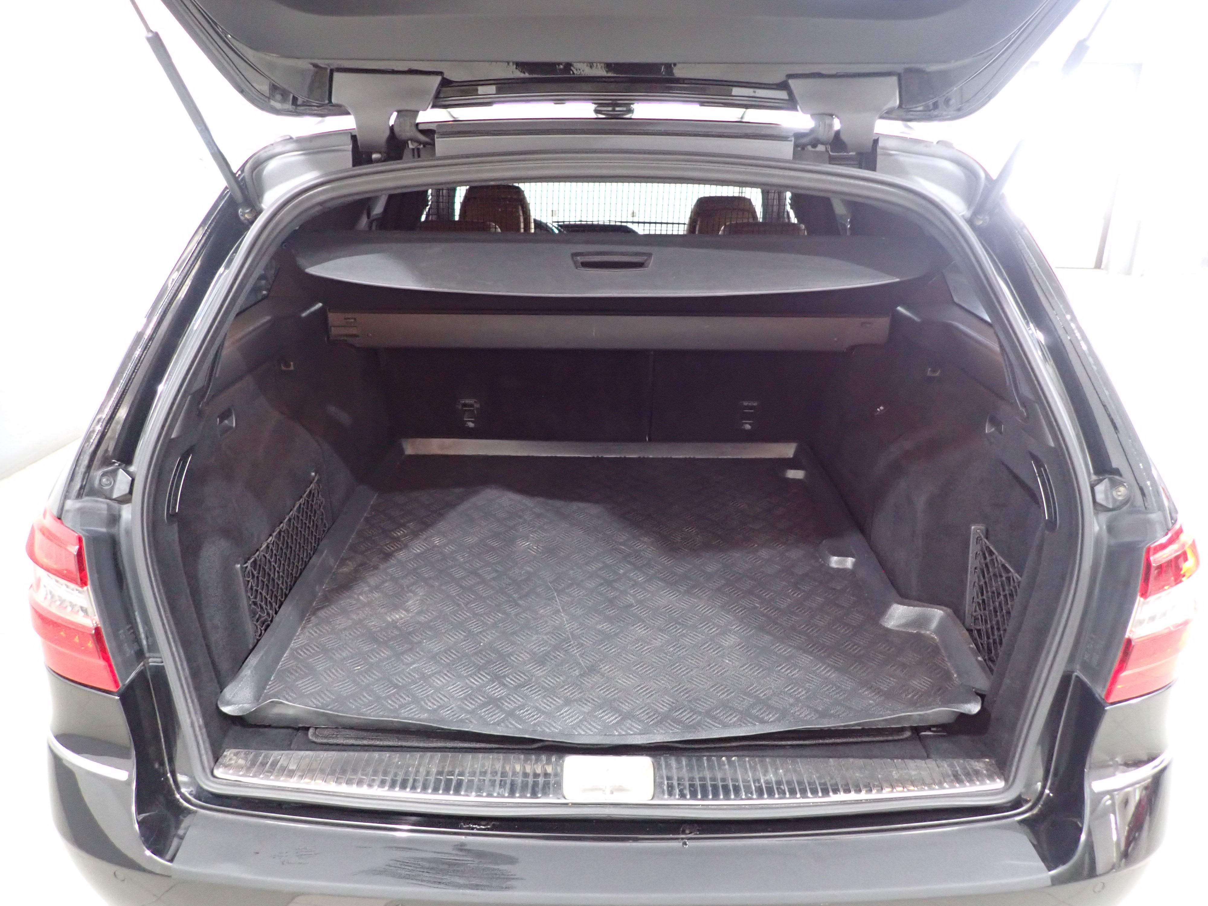 MERCEDES-BENZ E 2011