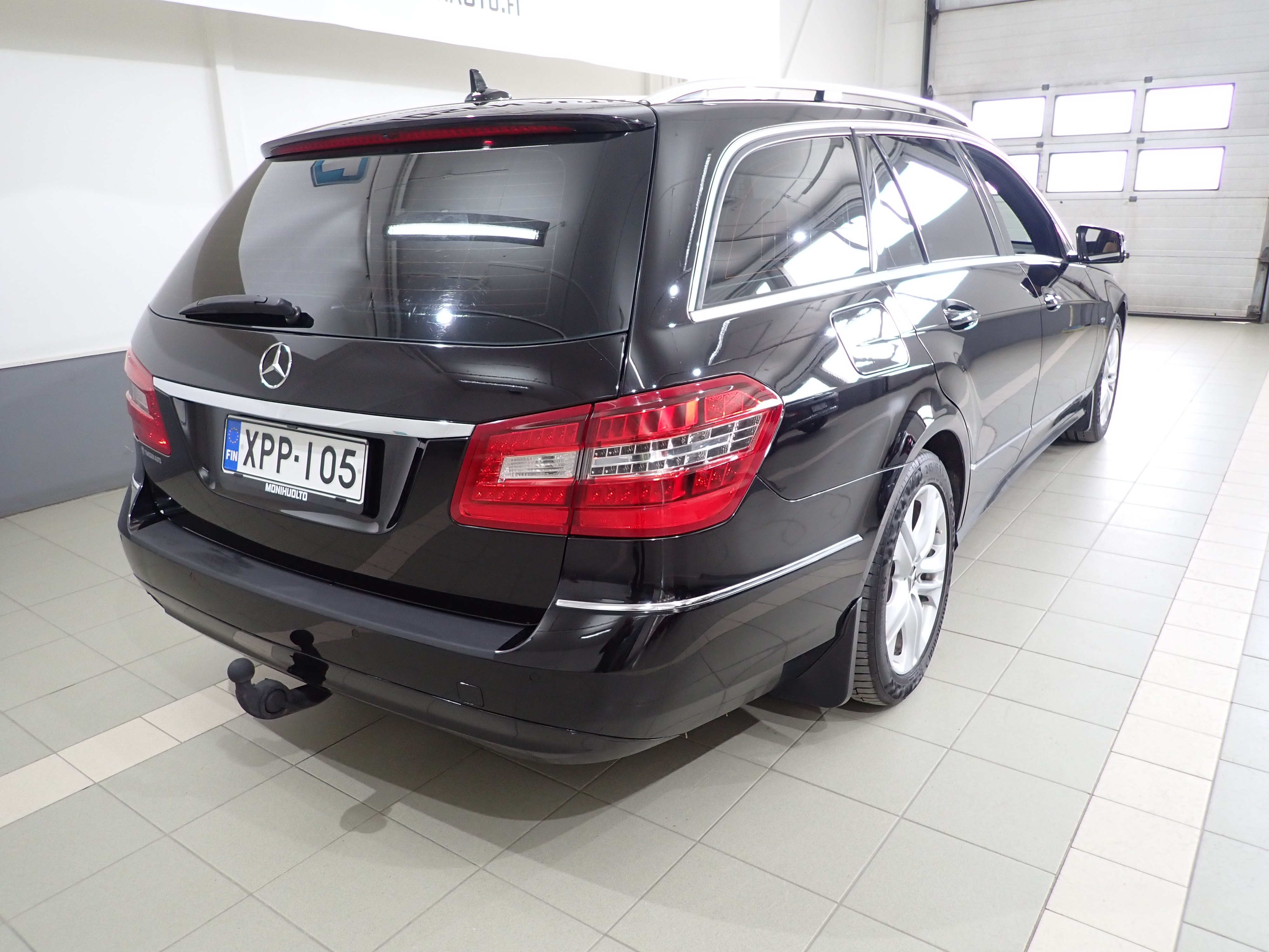 MERCEDES-BENZ E 2011