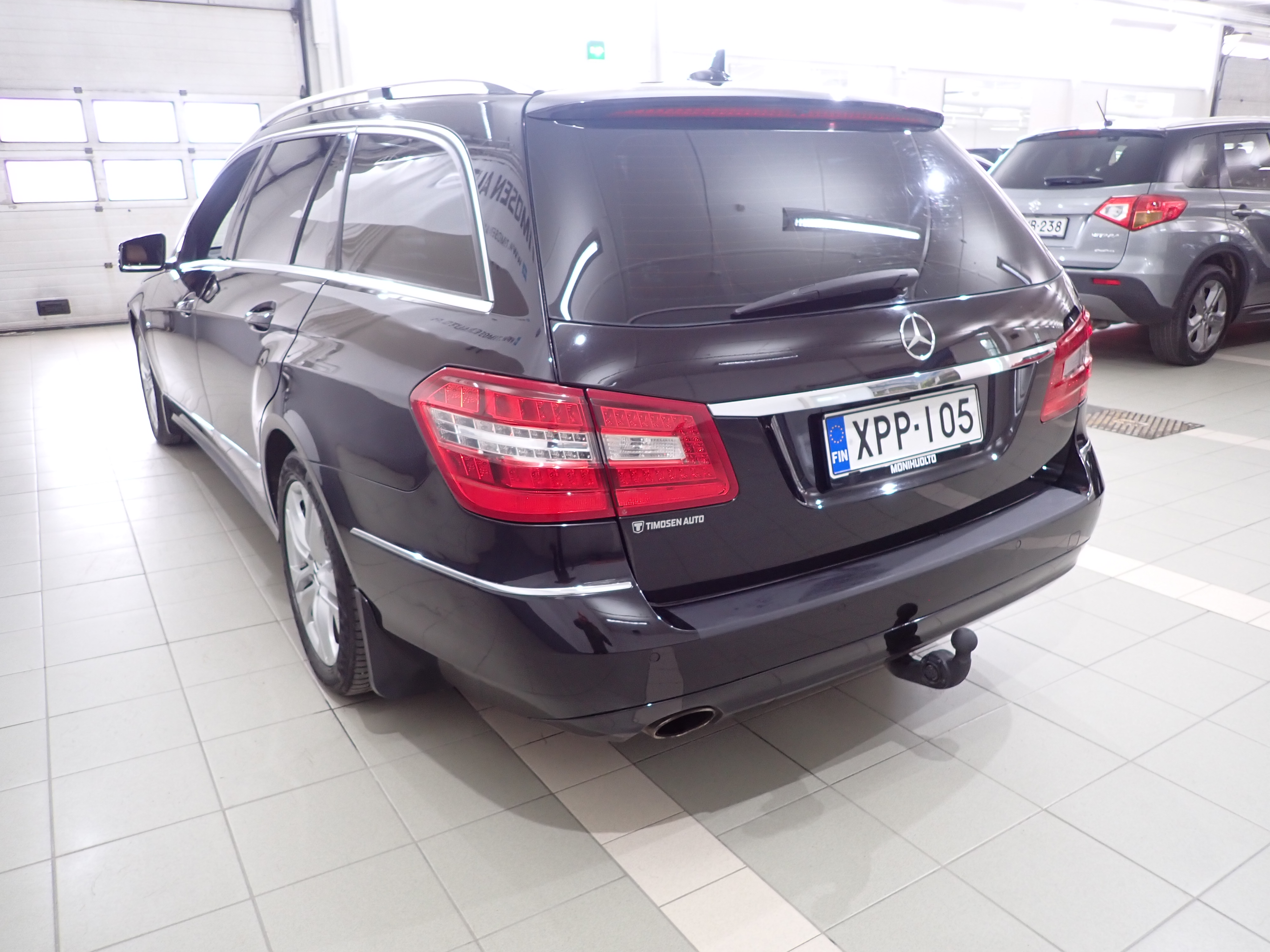 MERCEDES-BENZ E 2011