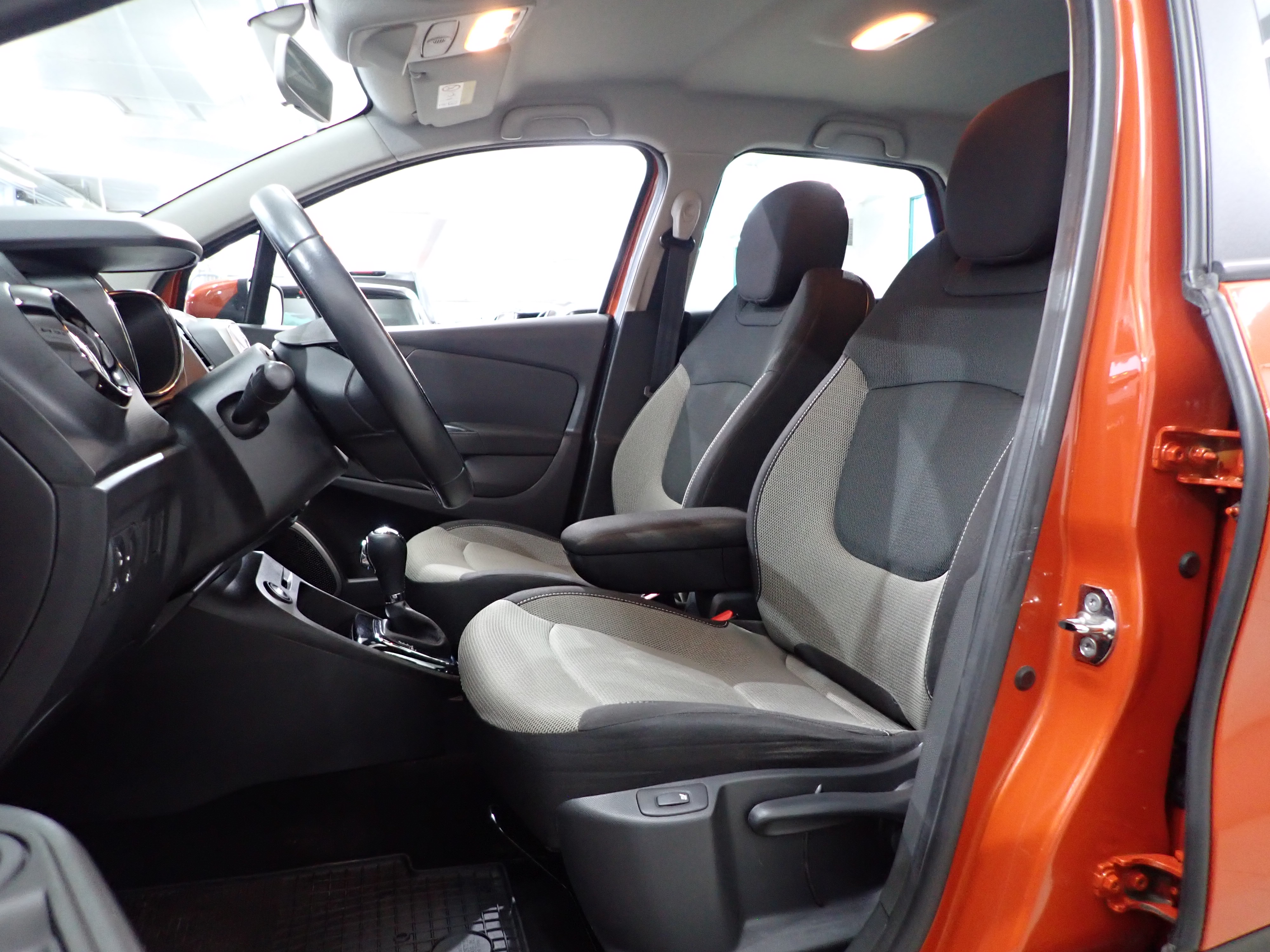 RENAULT Captur 2014