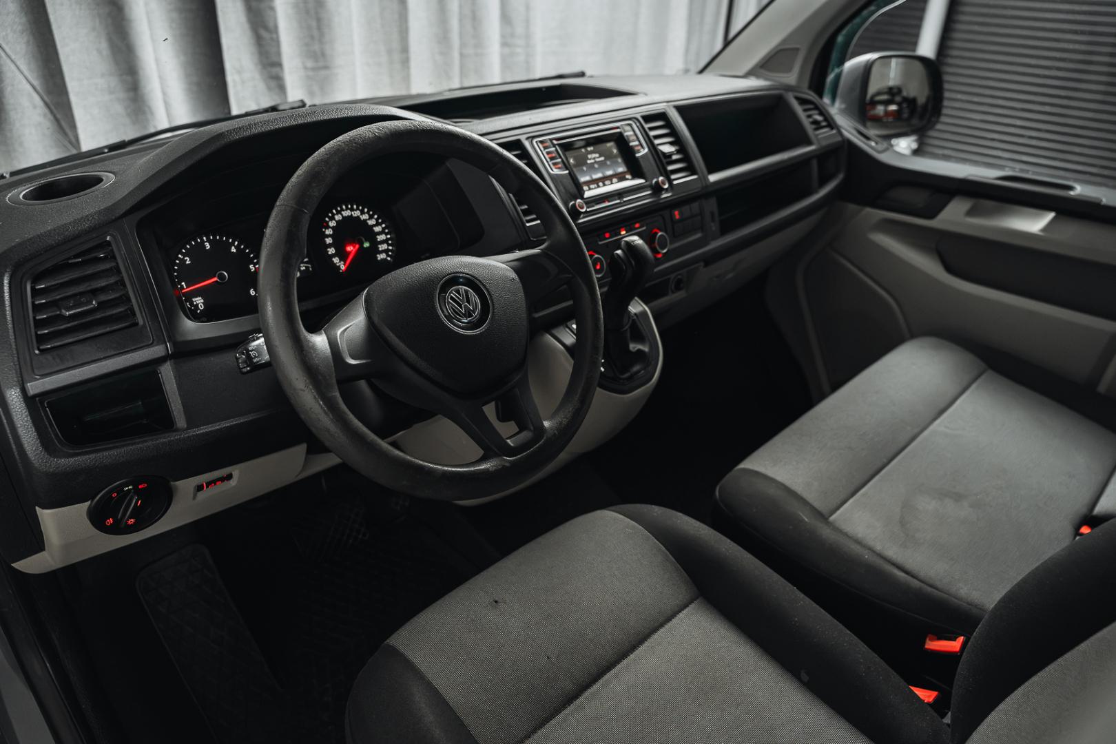 VOLKSWAGEN Transporter 10