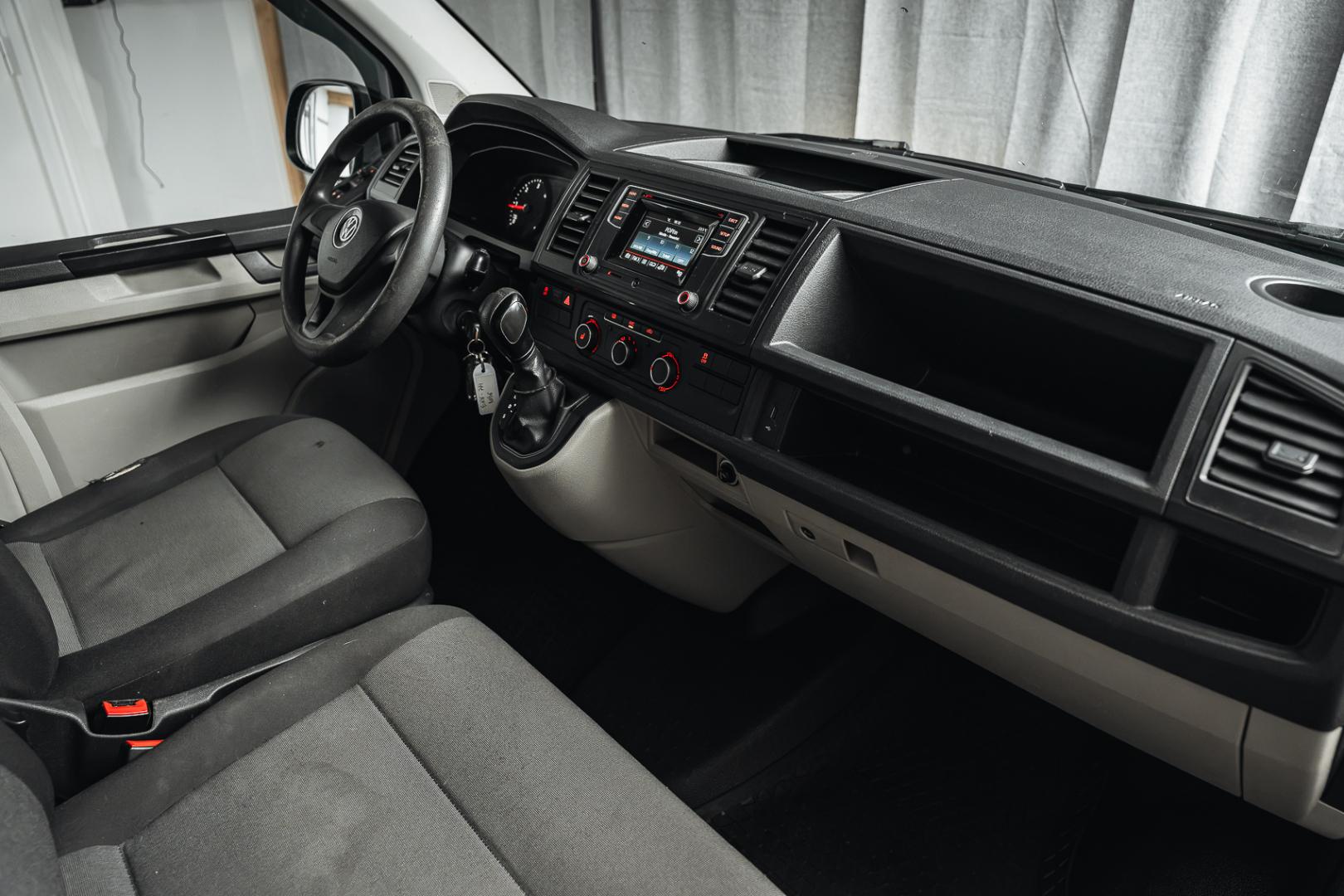 VOLKSWAGEN Transporter 11