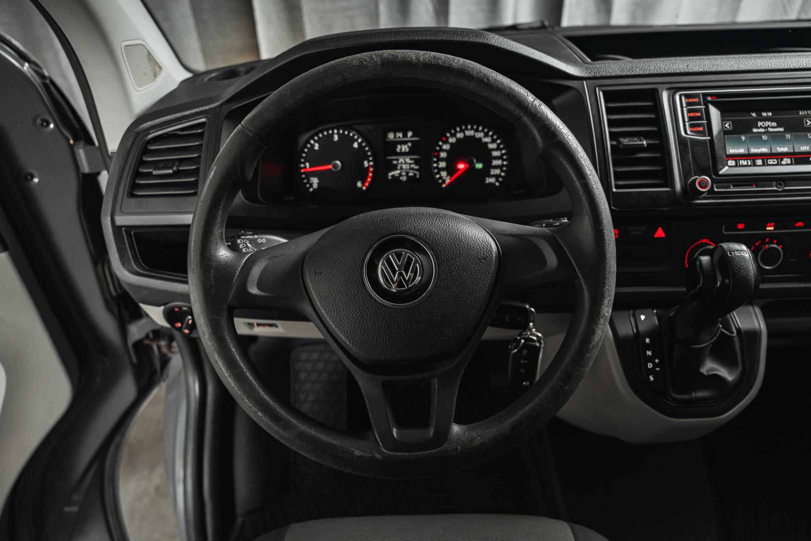 VOLKSWAGEN Transporter 12