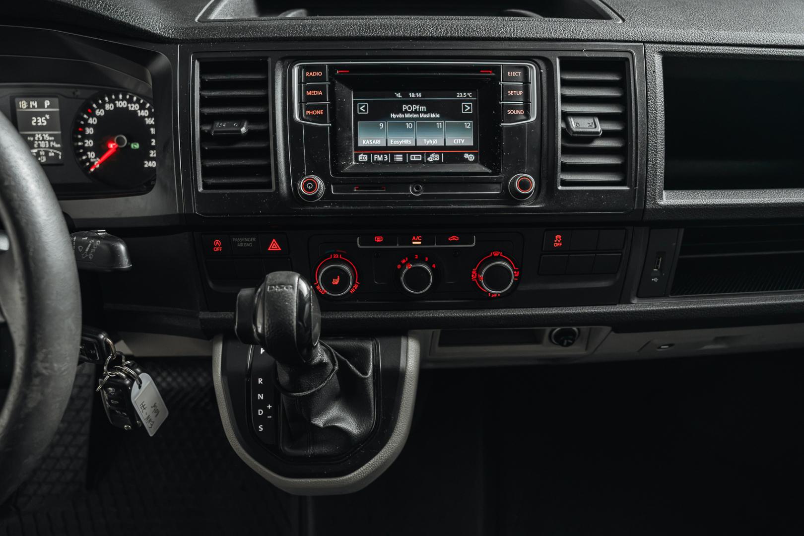 VOLKSWAGEN Transporter 13