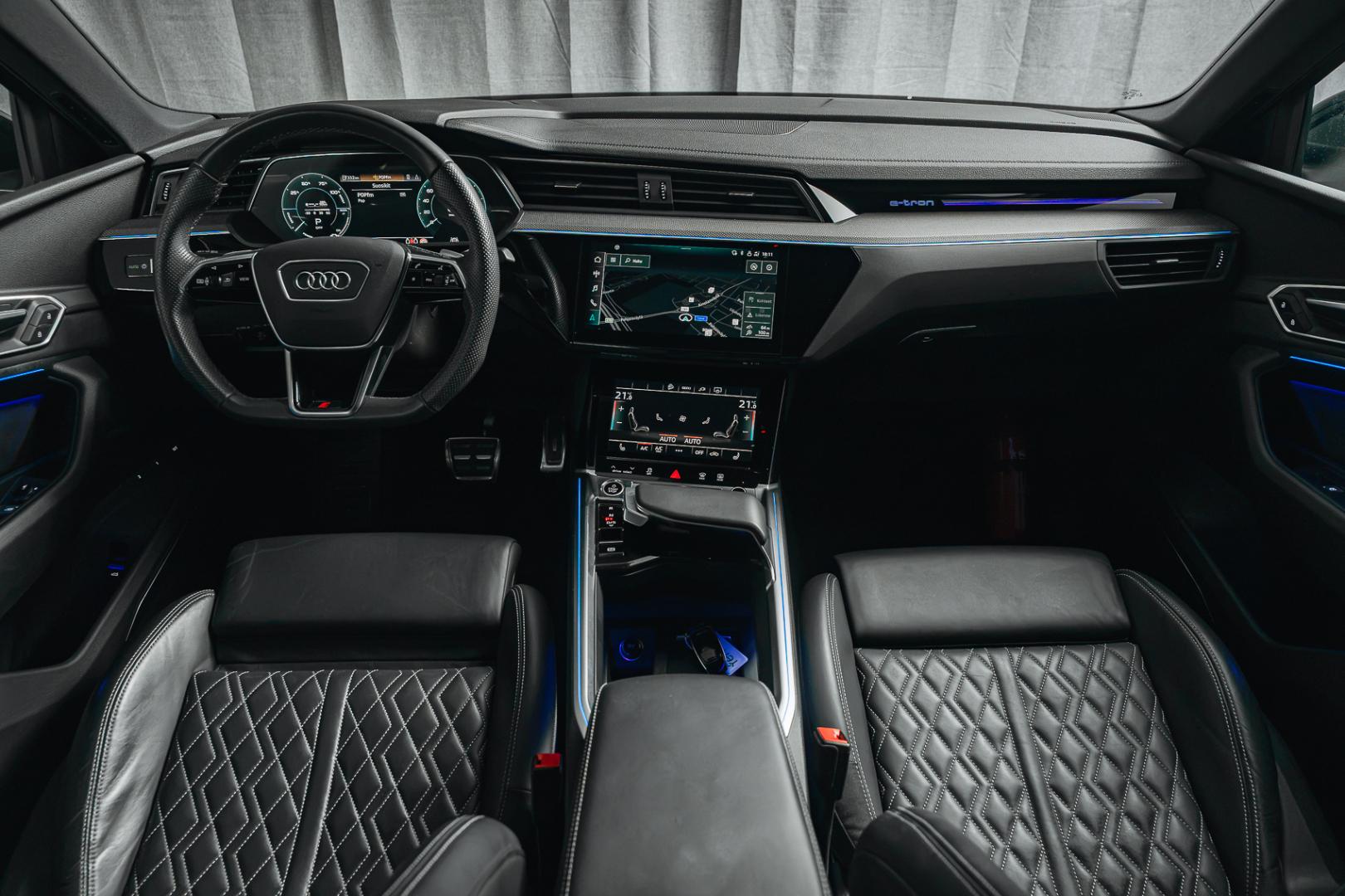 AUDI Q8 e-tron 10