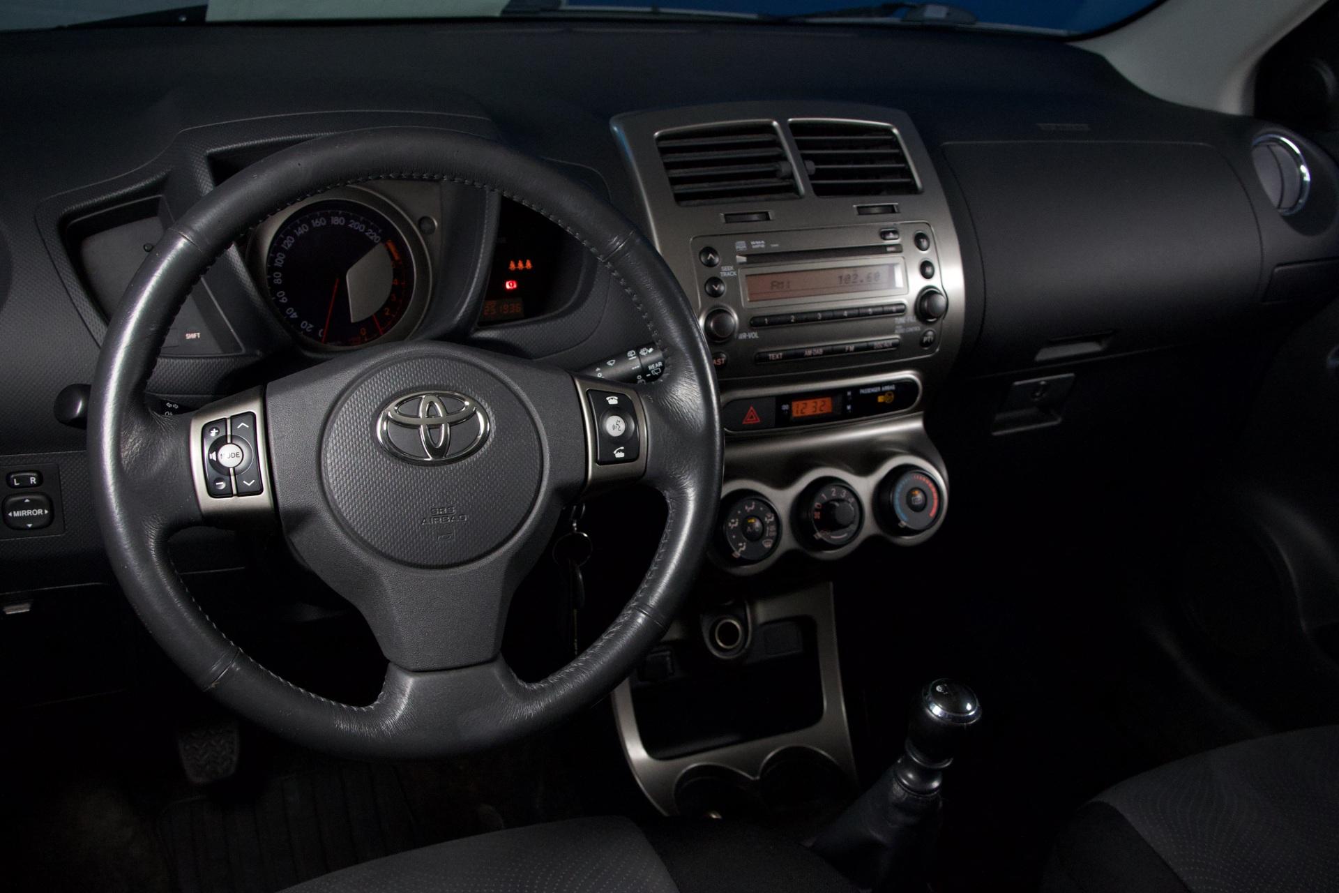 TOYOTA Urban Cruiser 13