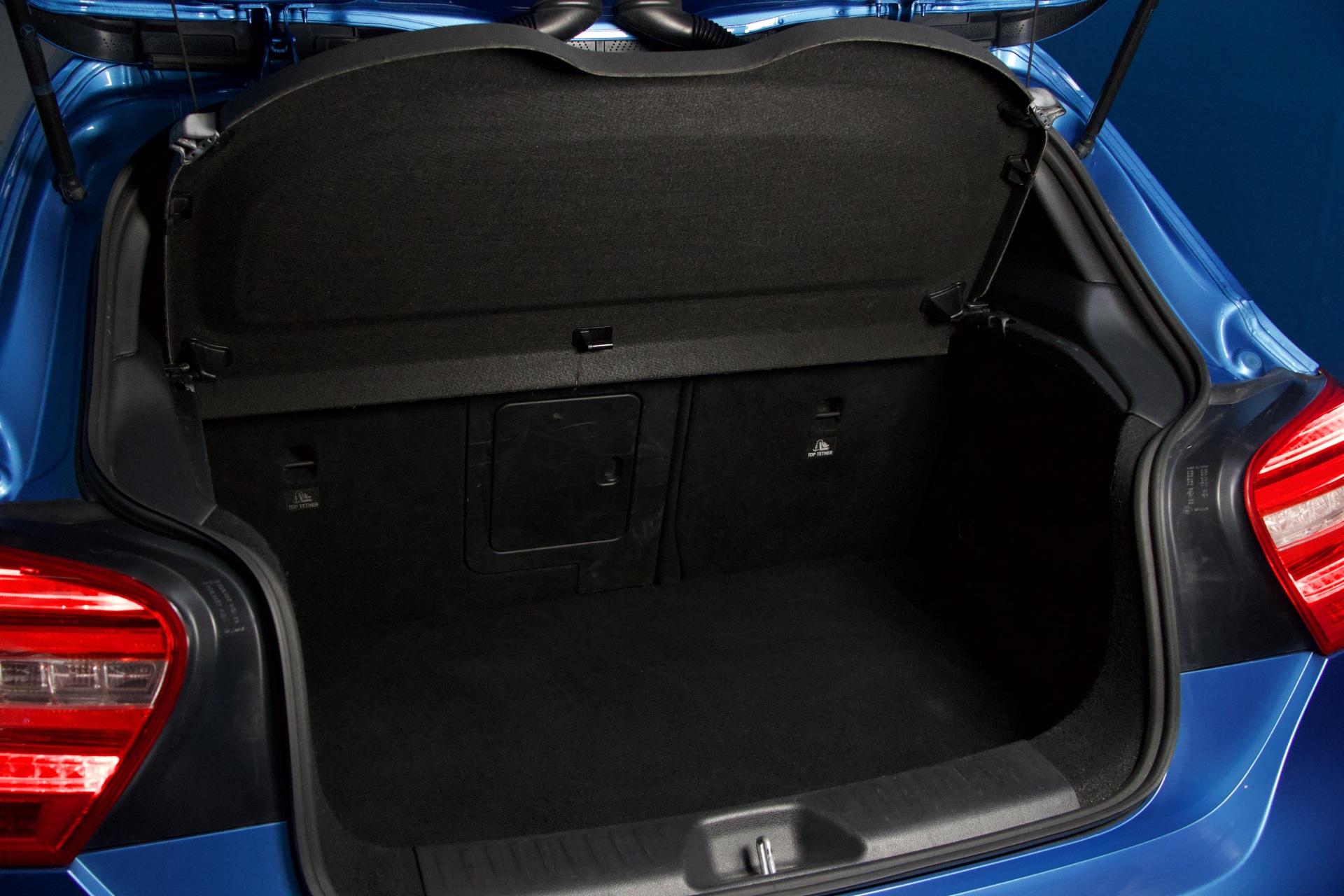 MERCEDES-BENZ A 12