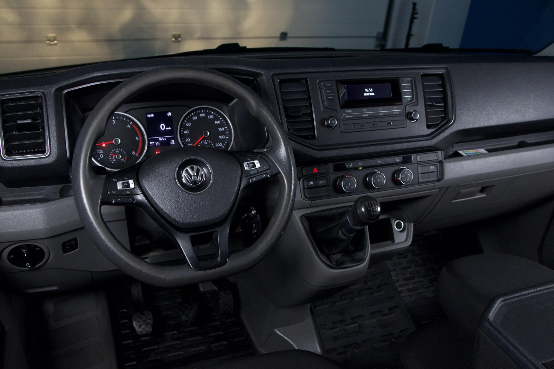 VOLKSWAGEN Crafter 12