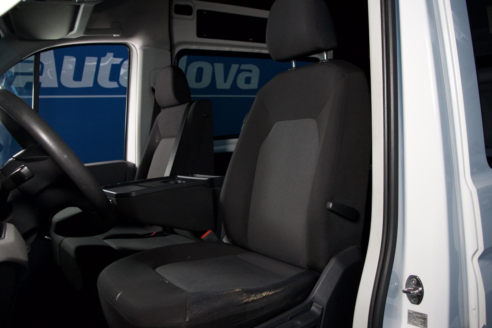 VOLKSWAGEN Crafter 7