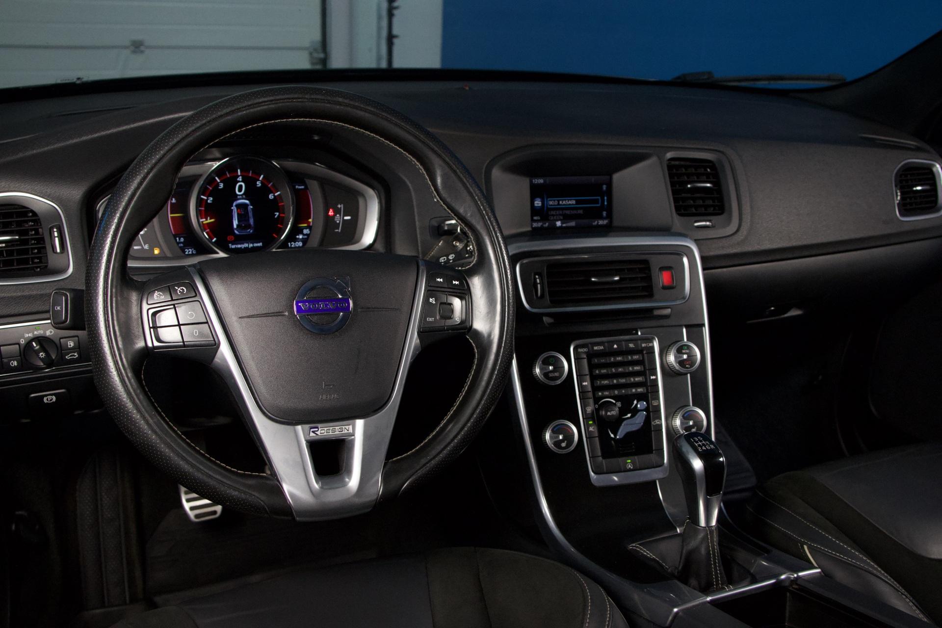 VOLVO V60 13