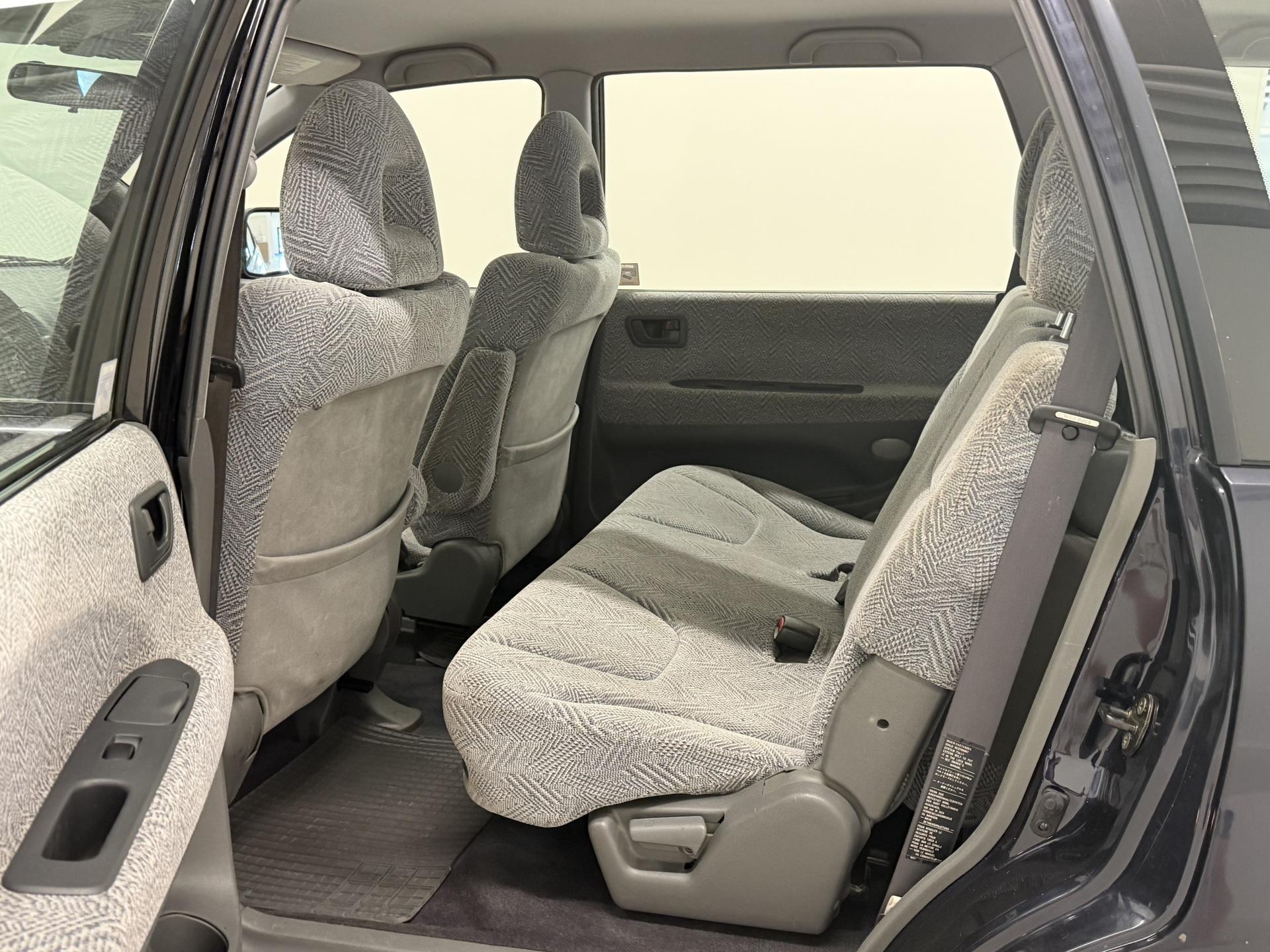 MITSUBISHI Space Wagon 2000