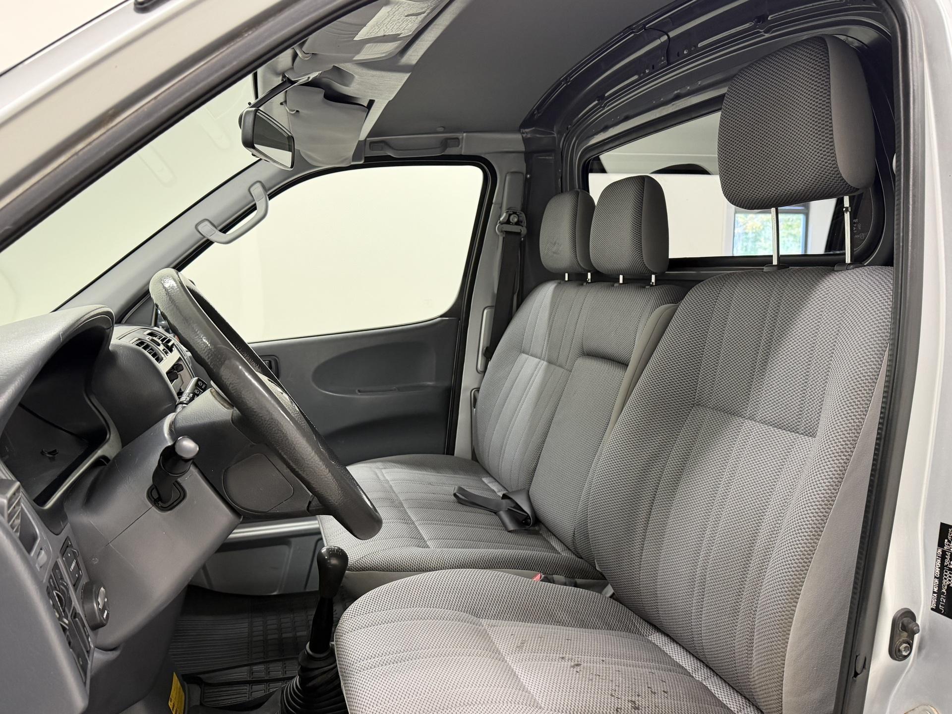 TOYOTA Hiace 2007
